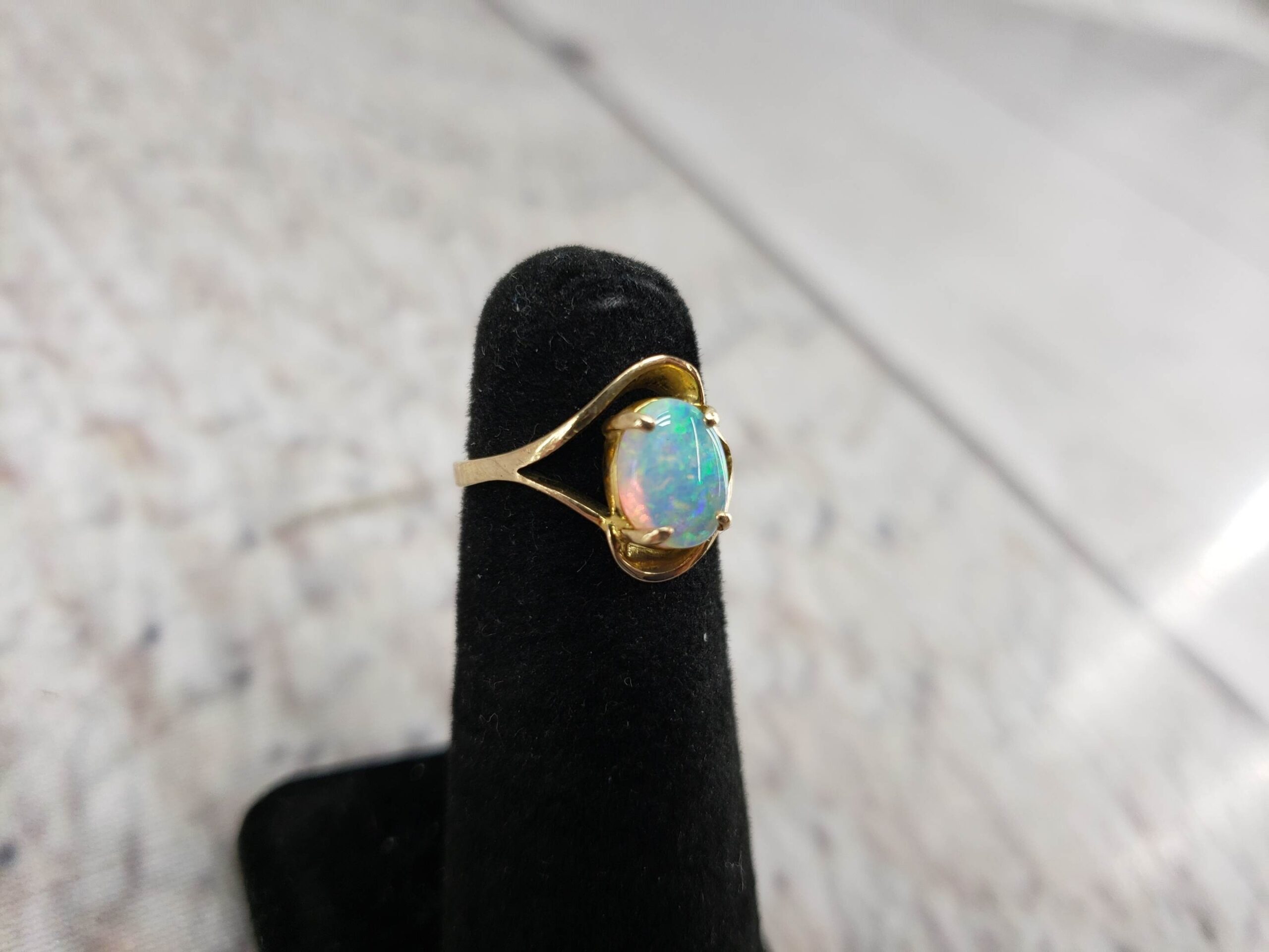 Ring YG Women Sz 4 1.70DWT 14k Yellow Gold, Oval Cut Opal