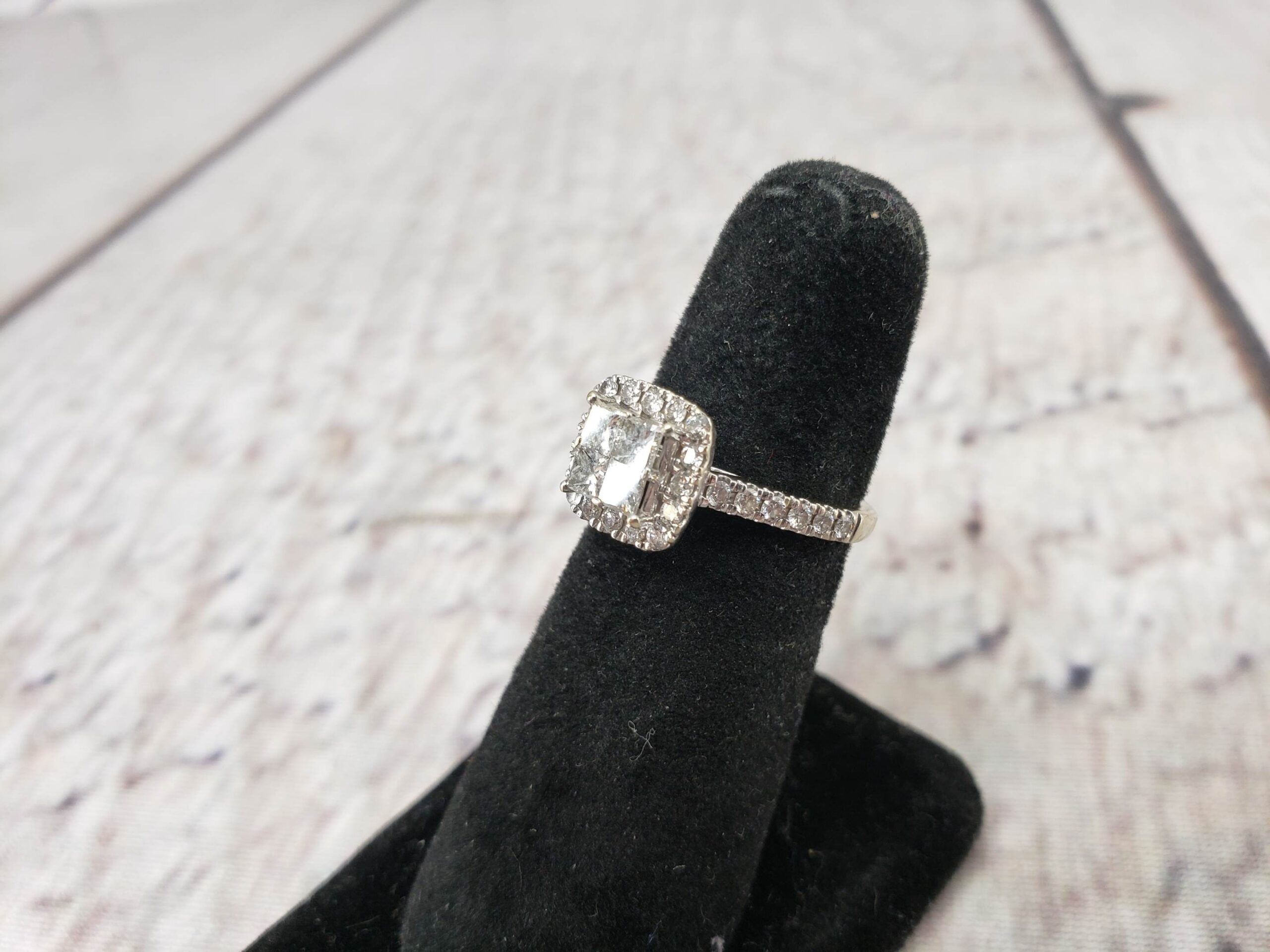 Ring 14K Gold WHITE GOLD 2.7 DWT