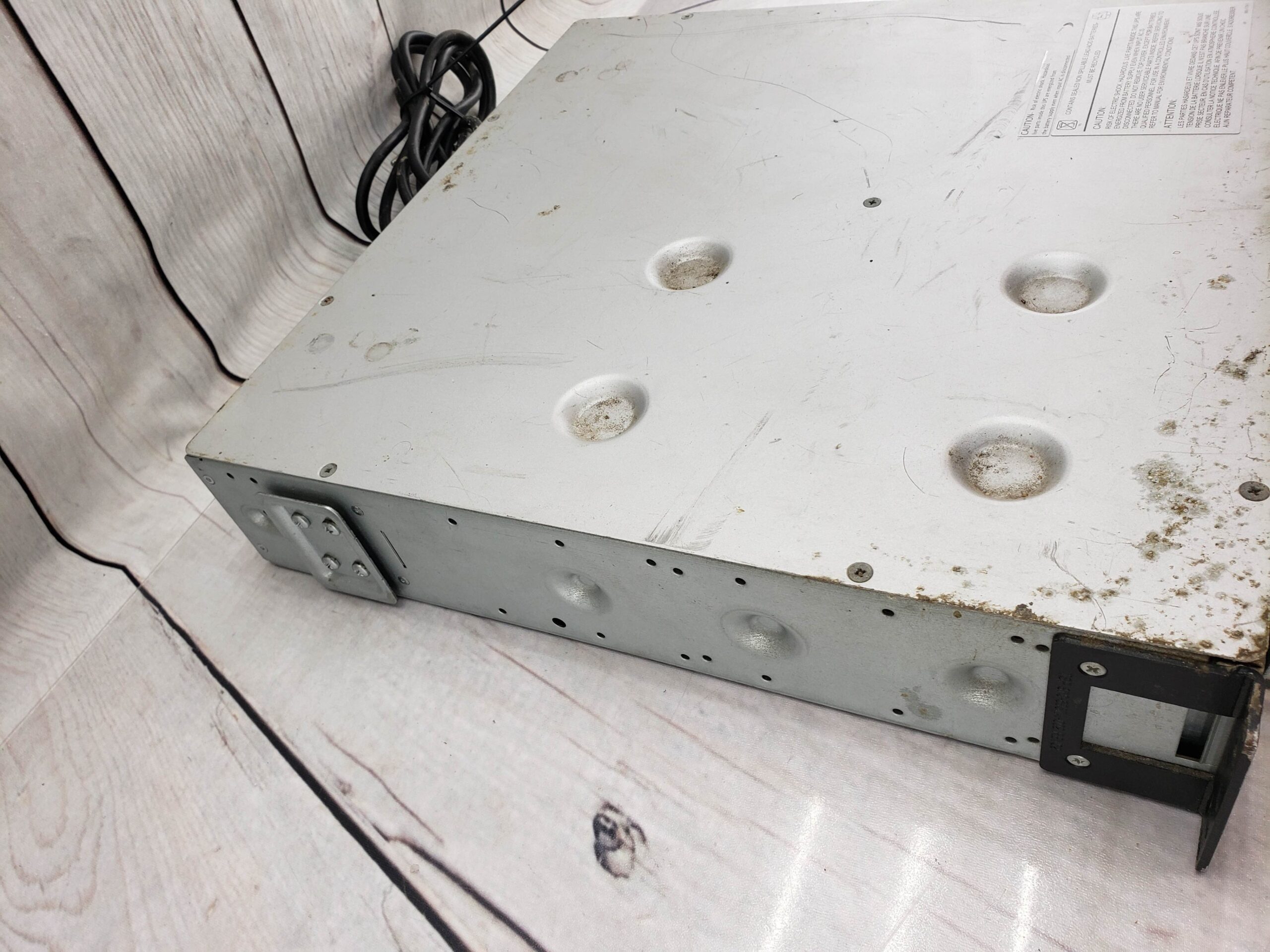 APC smt1000rm2u Server Uninterrupted Power Supply ~ No Batteries ~ Tested!