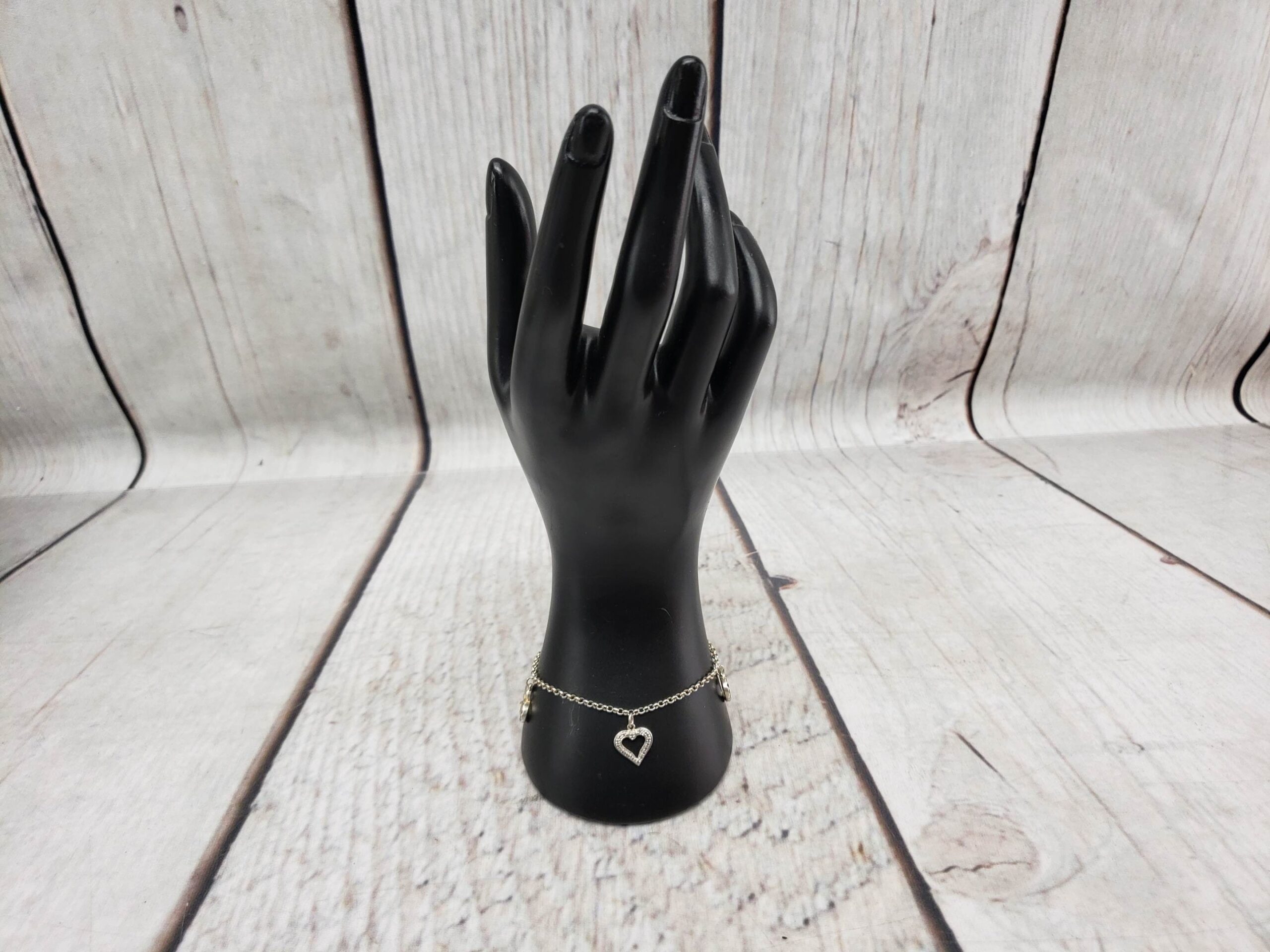 Bracelet SS Women 7″ Cable Chain Charm Bracelet, Heart Charms with Black and Red Stones