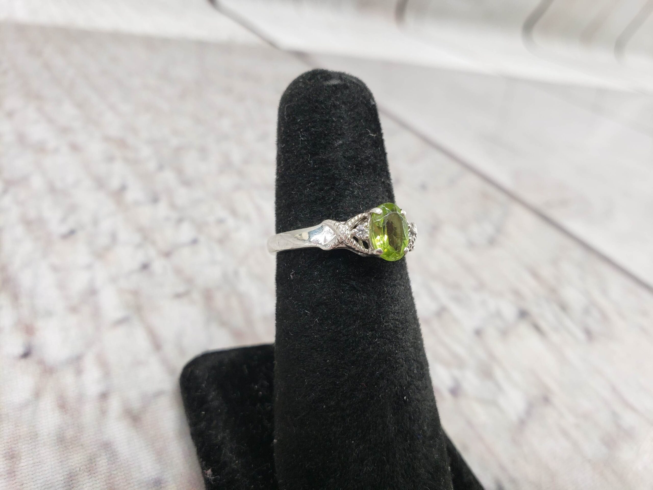 Ring SS Women Sz 6.75 1.59DWT .925 Sterling Silver, Vintage Green Peridot
