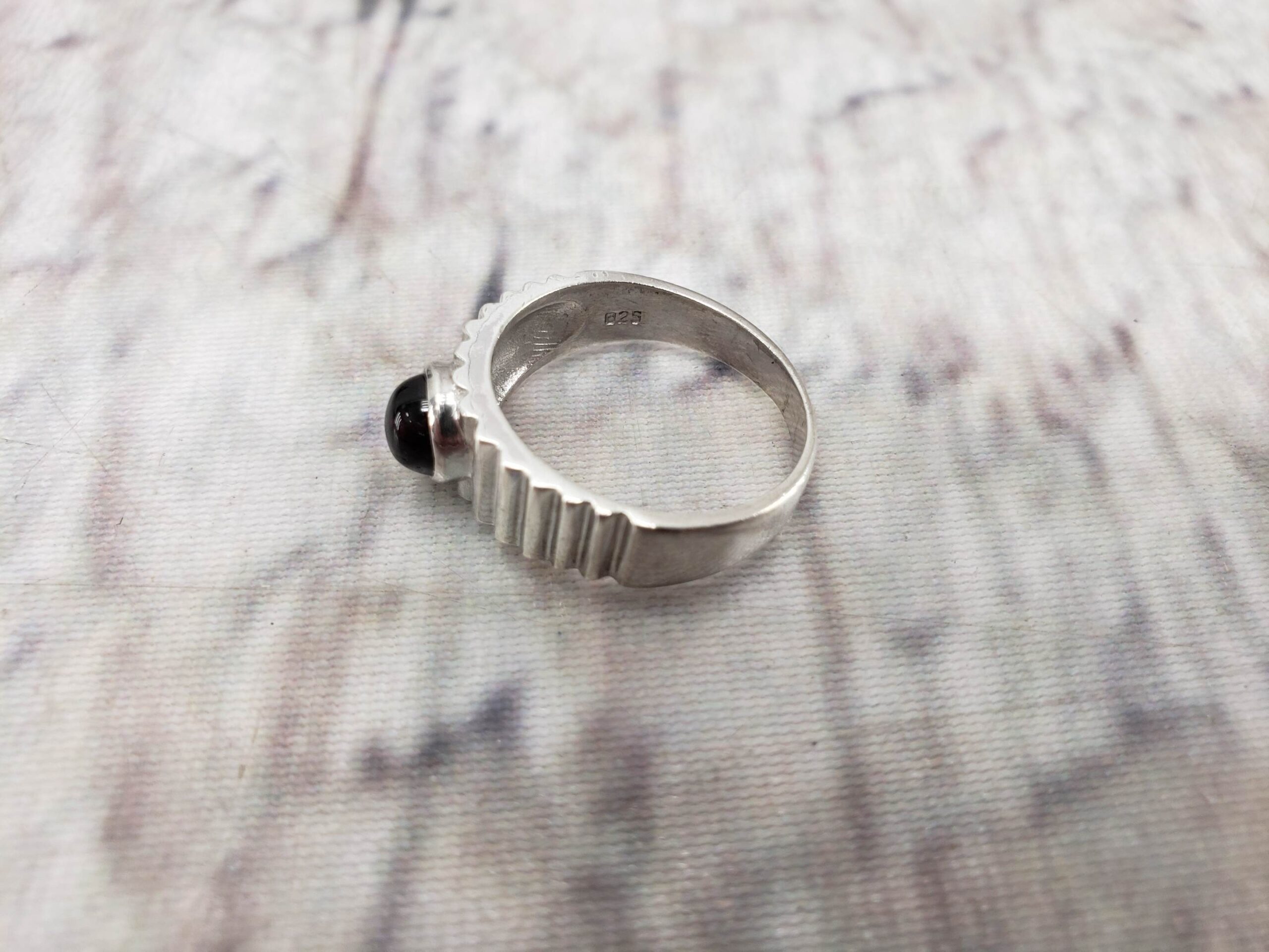 Ring SS Women Sz 8.5 2.82DWT .925 Sterling Silver, Vintage Round Red Stone