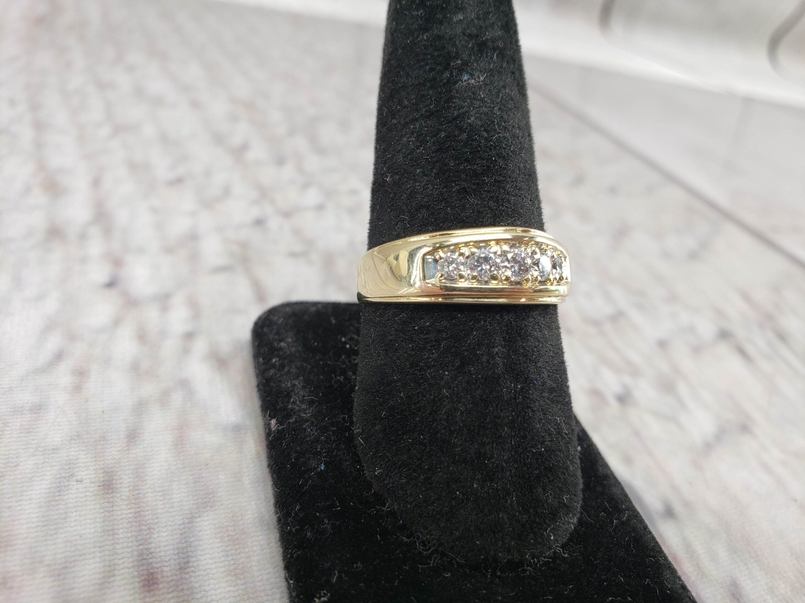 Ring YG Mens Sz 9.5 4.70DWT 14k Yellow Gold Band, 5x Round Cut Diamonds