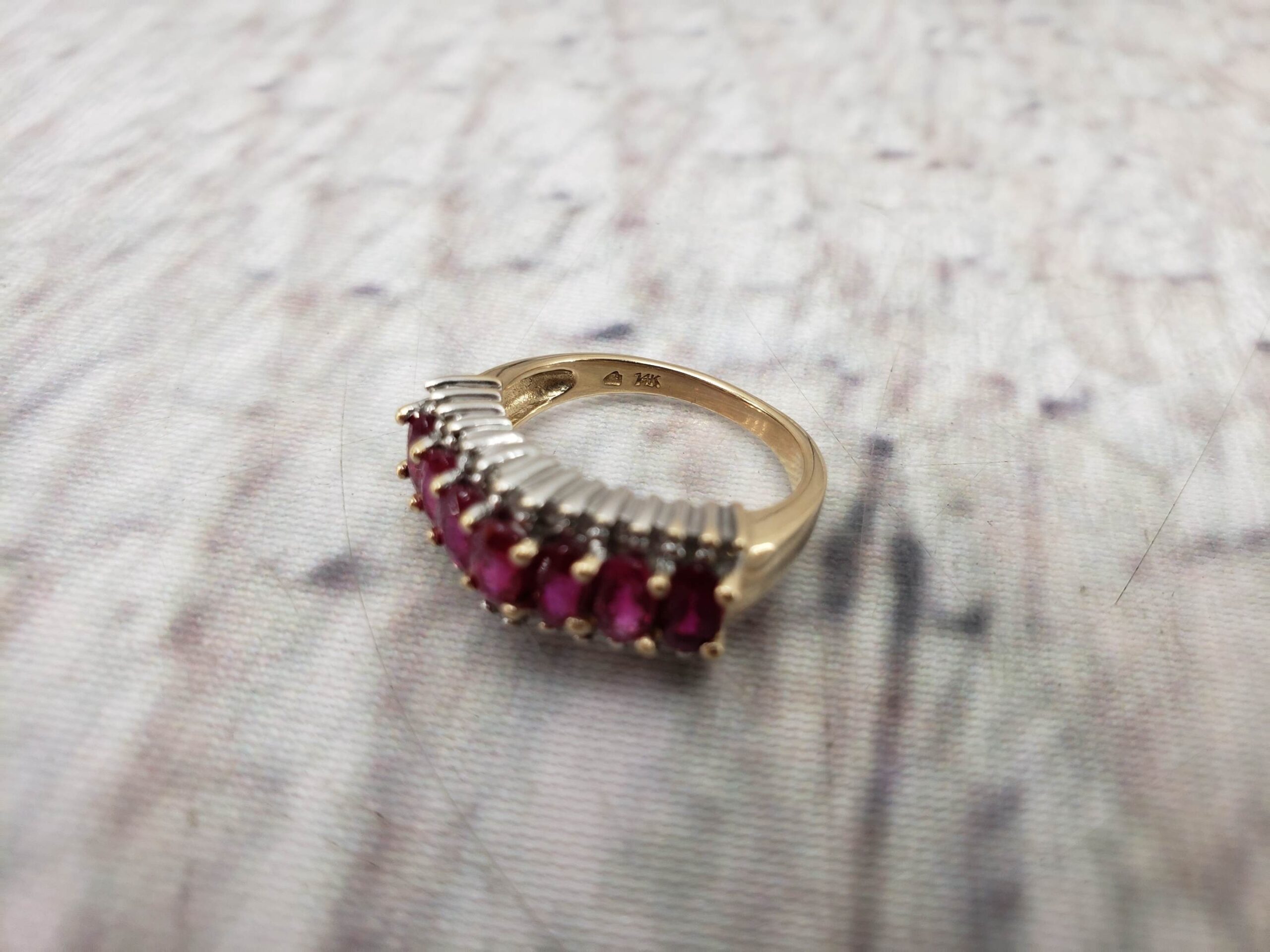 Ring YG Women Sz 7 3.60DWT 14k Yellow Gold, 7x Oval Cut Possible Rubies