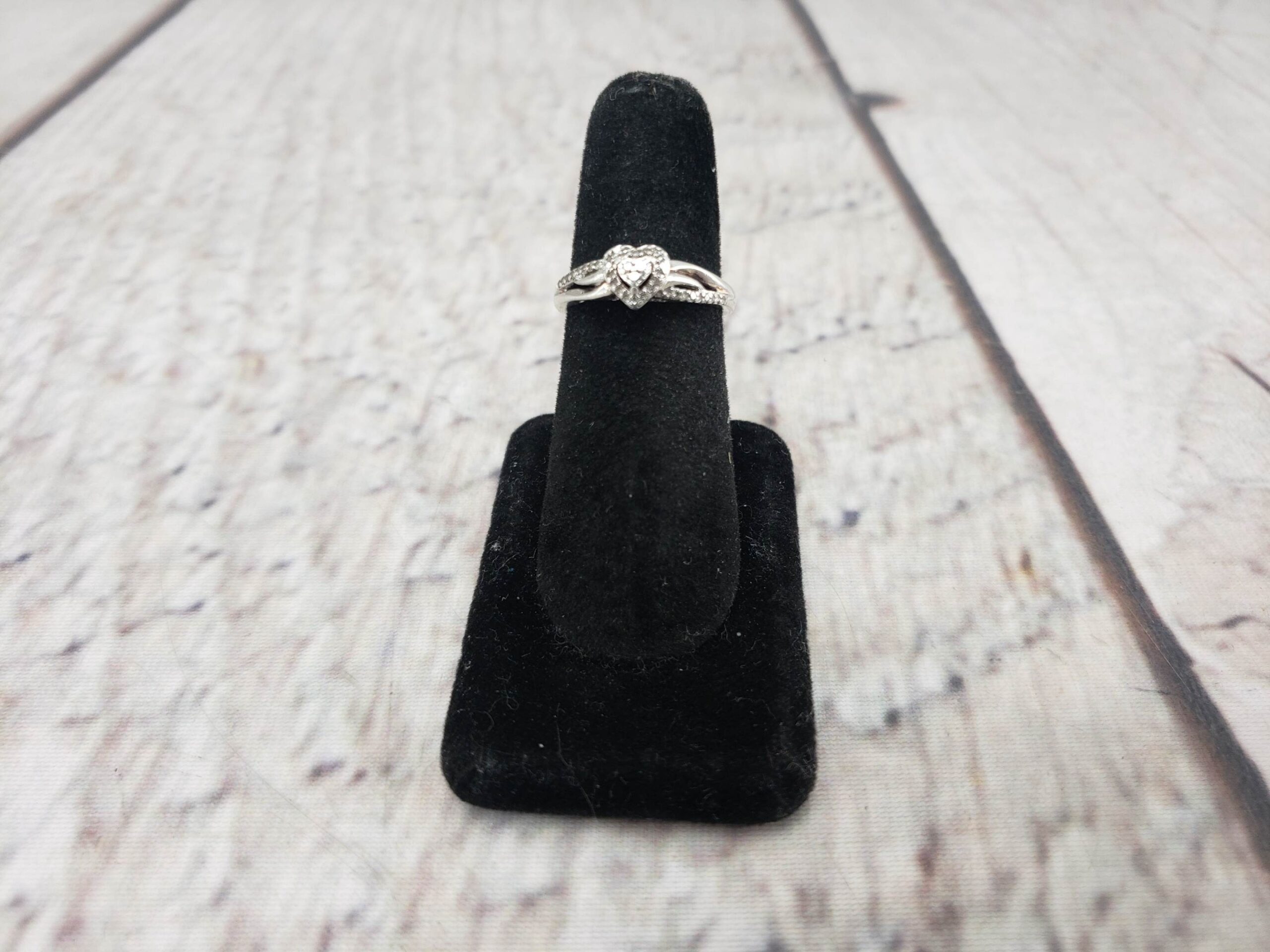 Ring SS Women Sz 6.75 1.70DWT .925 Sterling Silver, Diamond Chips in a Heart Setting
