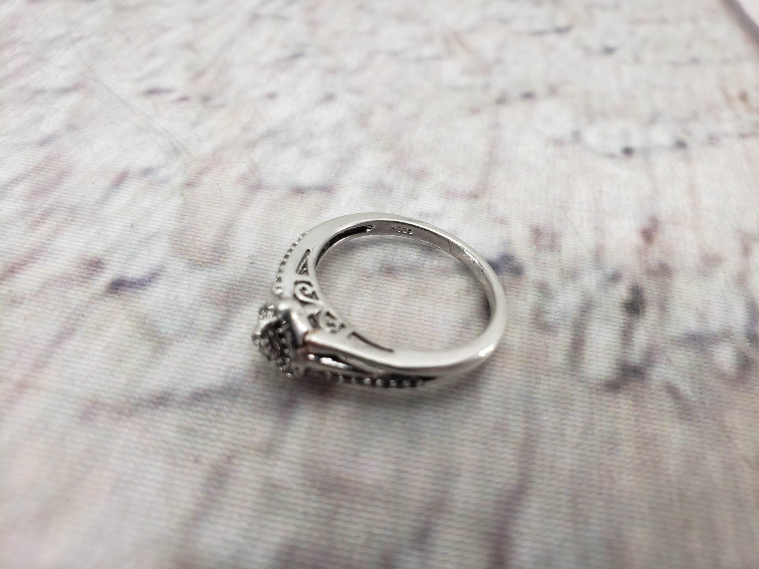 Ring SS Women Sz 6.75 1.70DWT .925 Sterling Silver, Diamond Chips in a Heart Setting