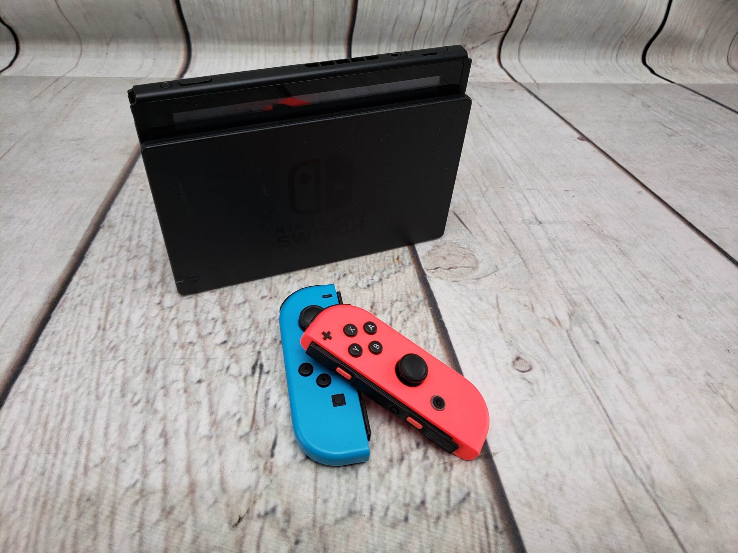 Nintendo Switch 32GB w/ joycons, dock, power supply, cords, good condition