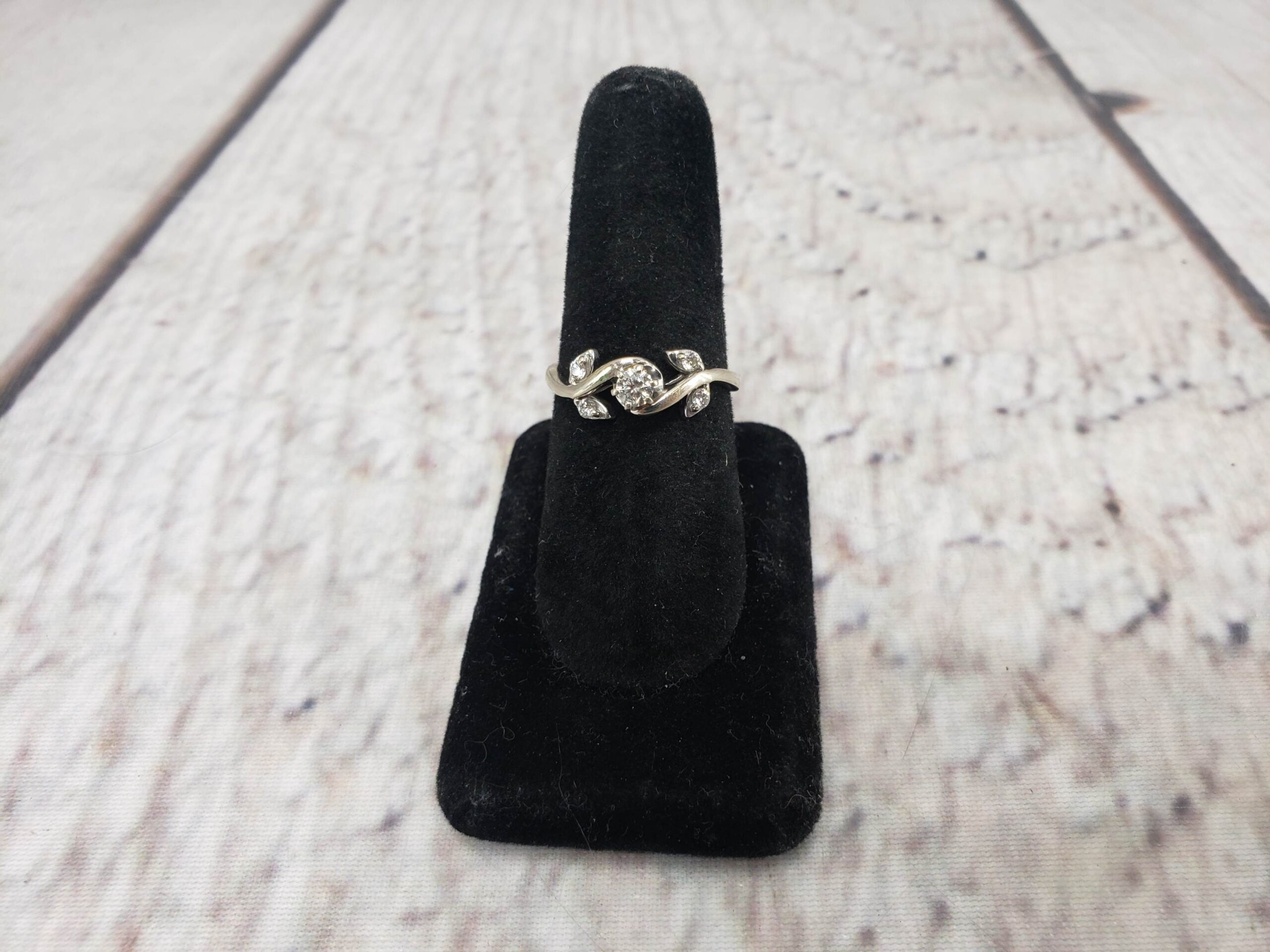 Ring 14K Gold WHITE GOLD 2.71 DWT