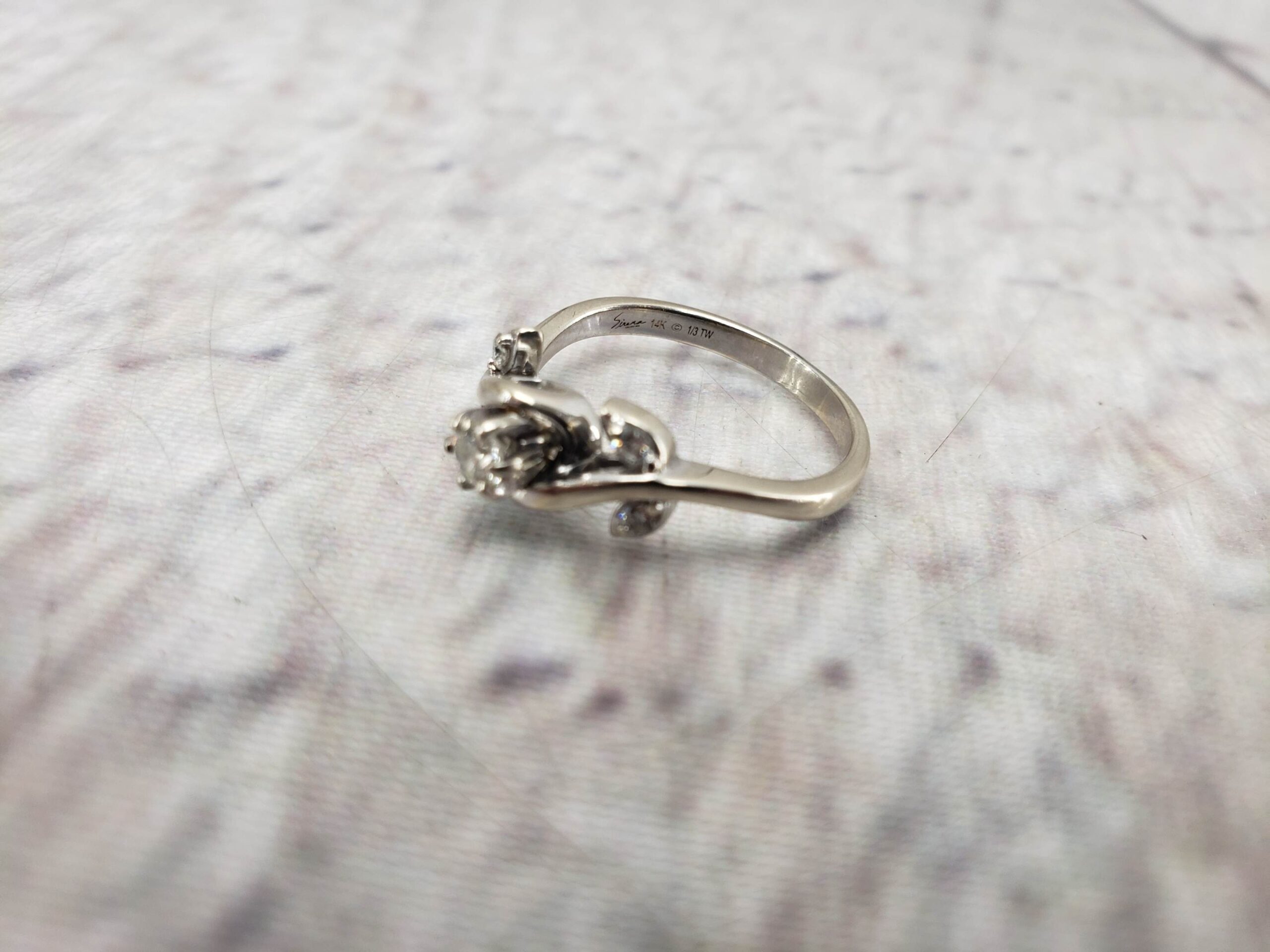Ring 14K Gold WHITE GOLD 2.71 DWT