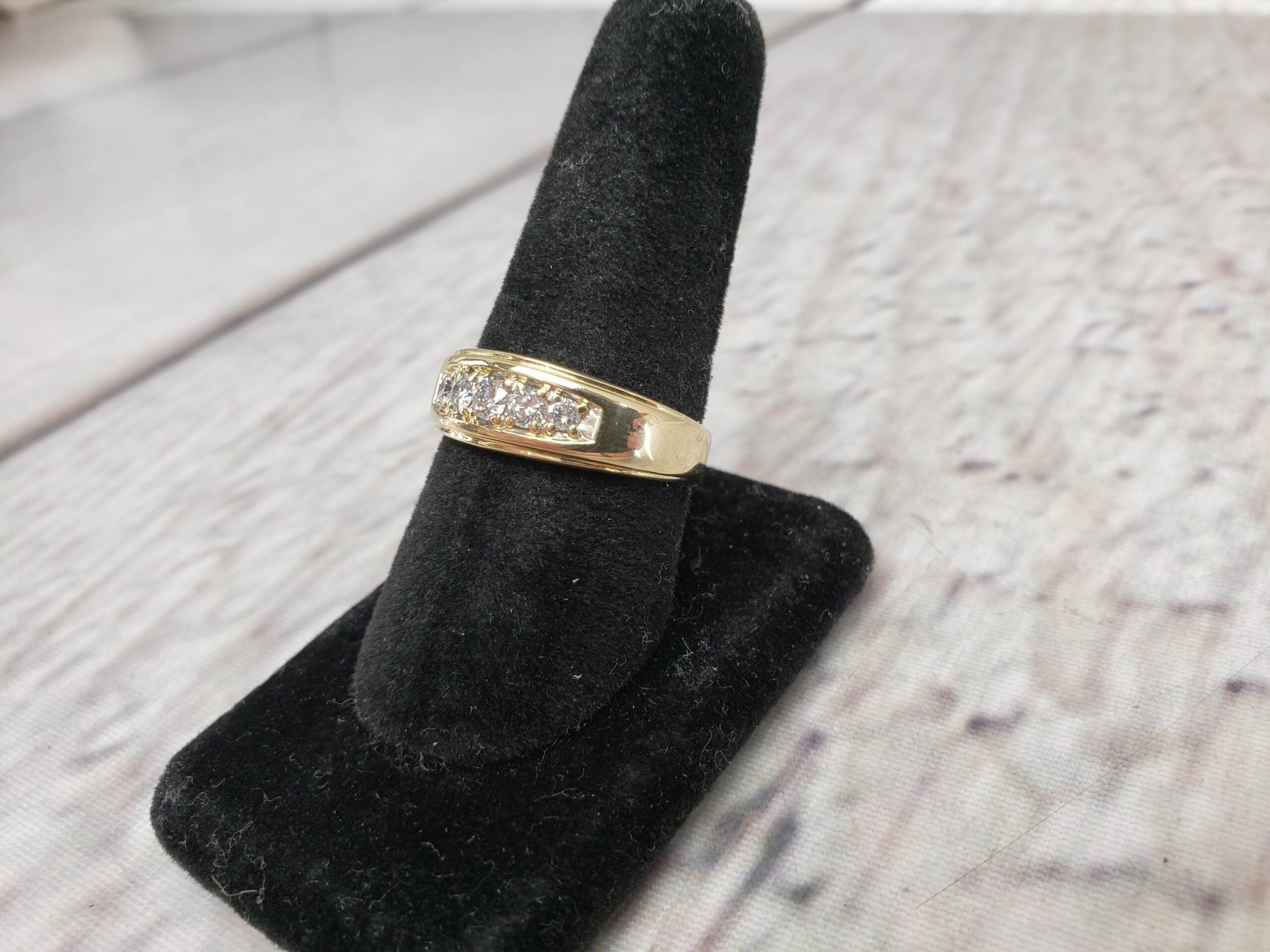 Ring YG Mens Sz 9.5 4.70DWT 14k Yellow Gold Band, 5x Round Cut Diamonds