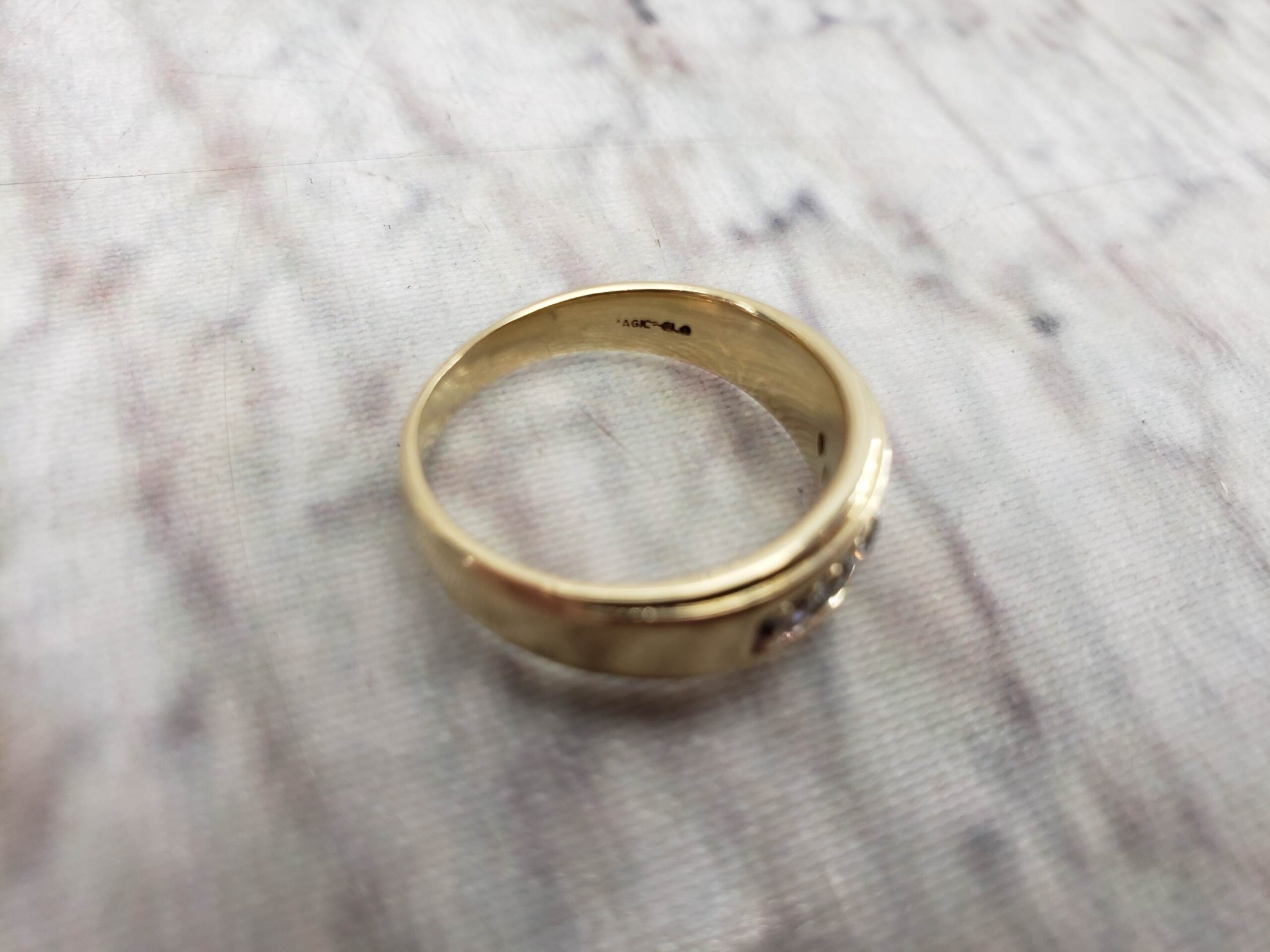 Ring YG Mens Sz 9.5 4.70DWT 14k Yellow Gold Band, 5x Round Cut Diamonds