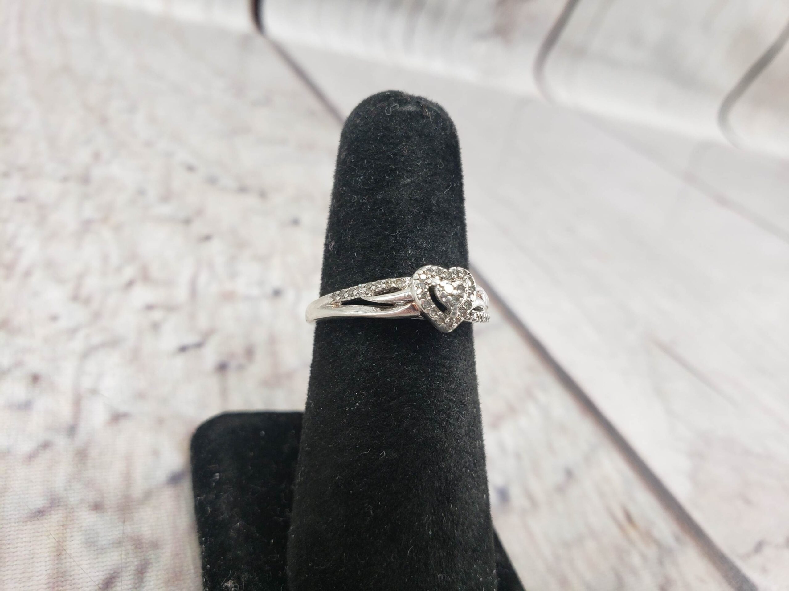 Ring SS Women Sz 6.75 1.70DWT .925 Sterling Silver, Diamond Chips in a Heart Setting