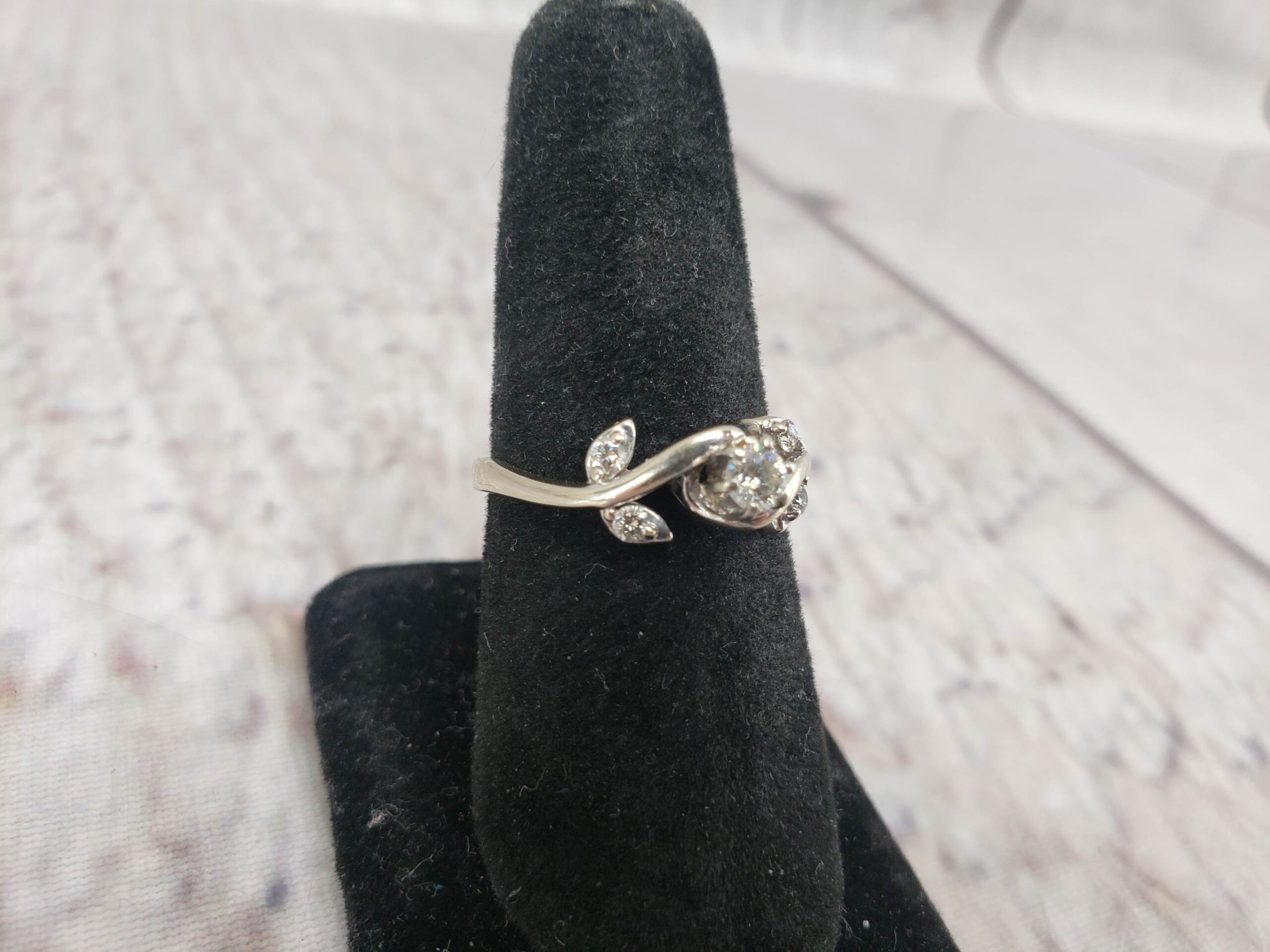Ring 14K Gold WHITE GOLD 2.71 DWT