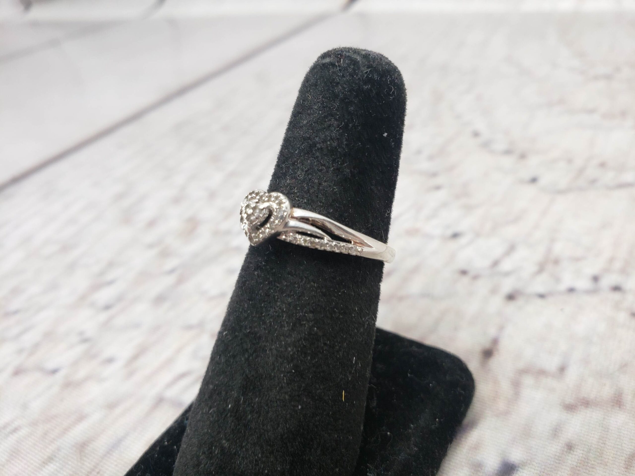 Ring SS Women Sz 6.75 1.70DWT .925 Sterling Silver, Diamond Chips in a Heart Setting