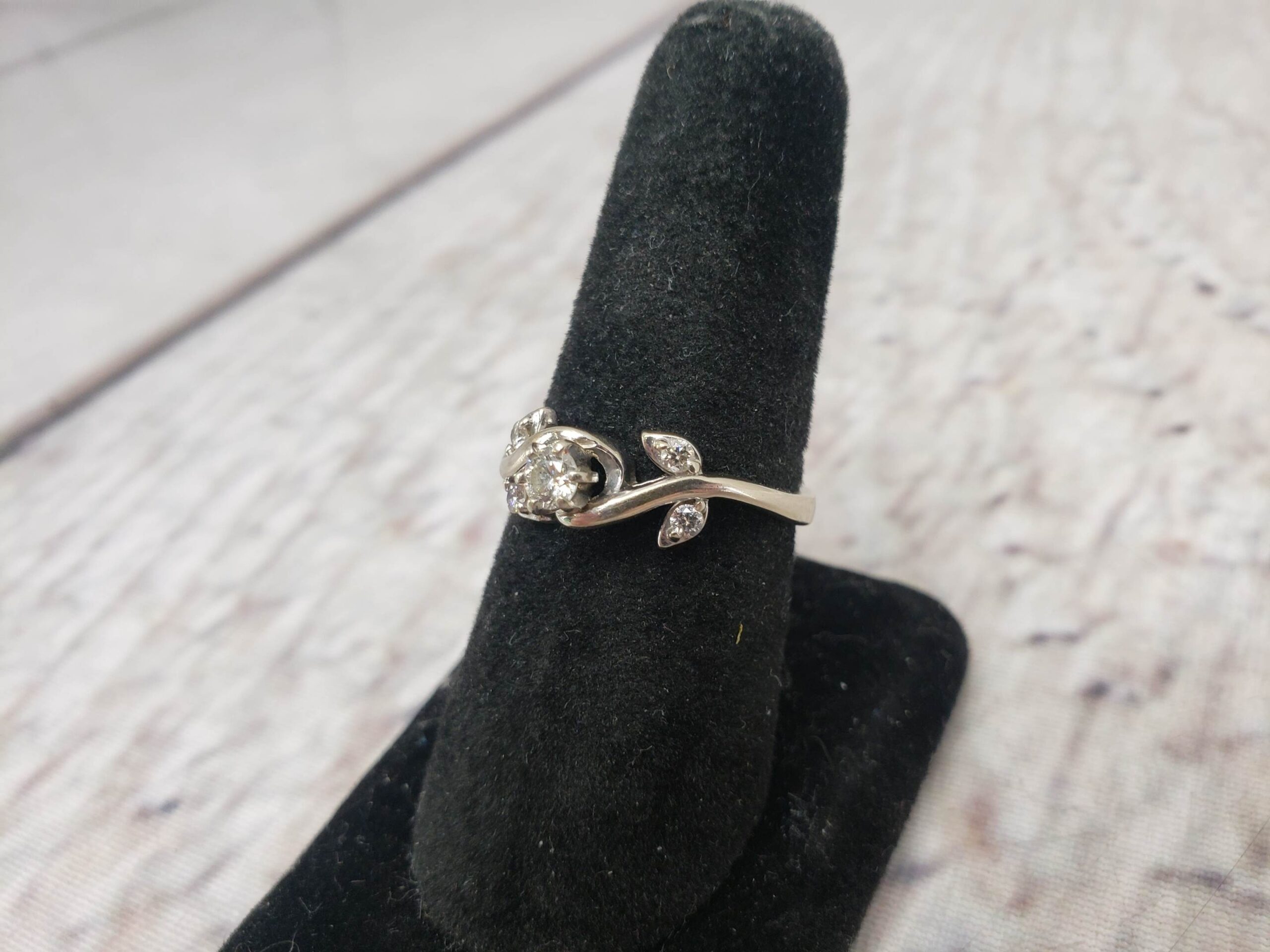 Ring 14K Gold WHITE GOLD 2.71 DWT