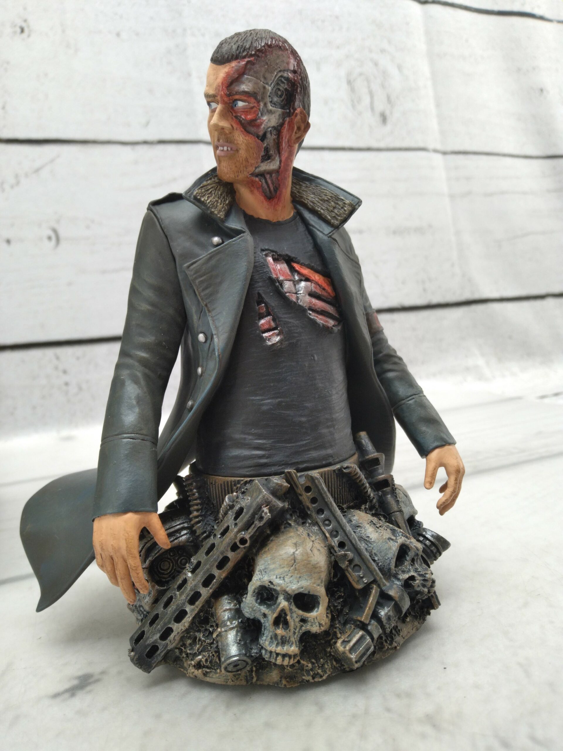 DC Comics Unlmited Terminator Salvation Marcus Wright 5.75″ Bust 0511 MODEL