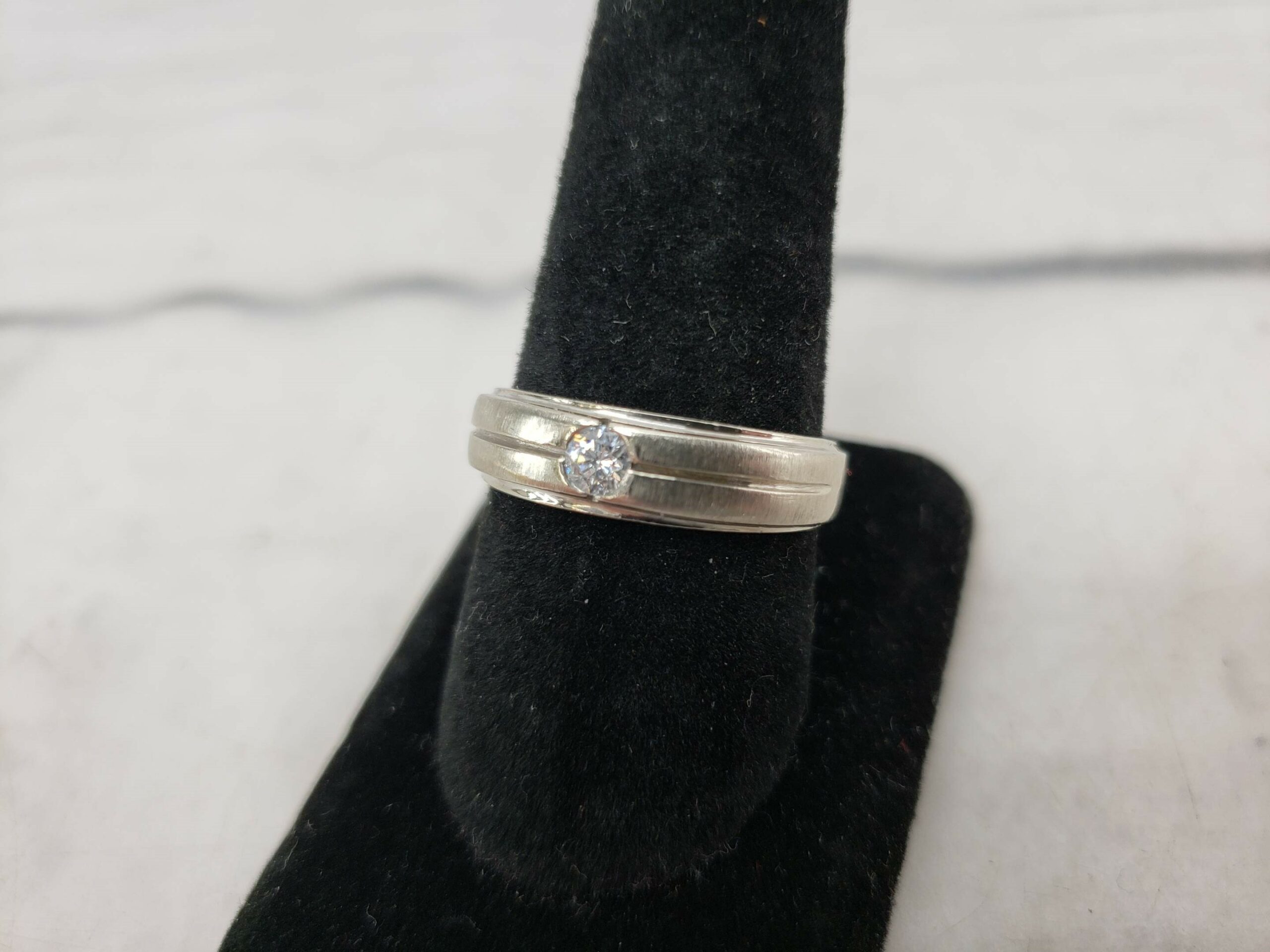 Ring WG Mens Sz 10.5 8g Plain Band Round Diamond 14k