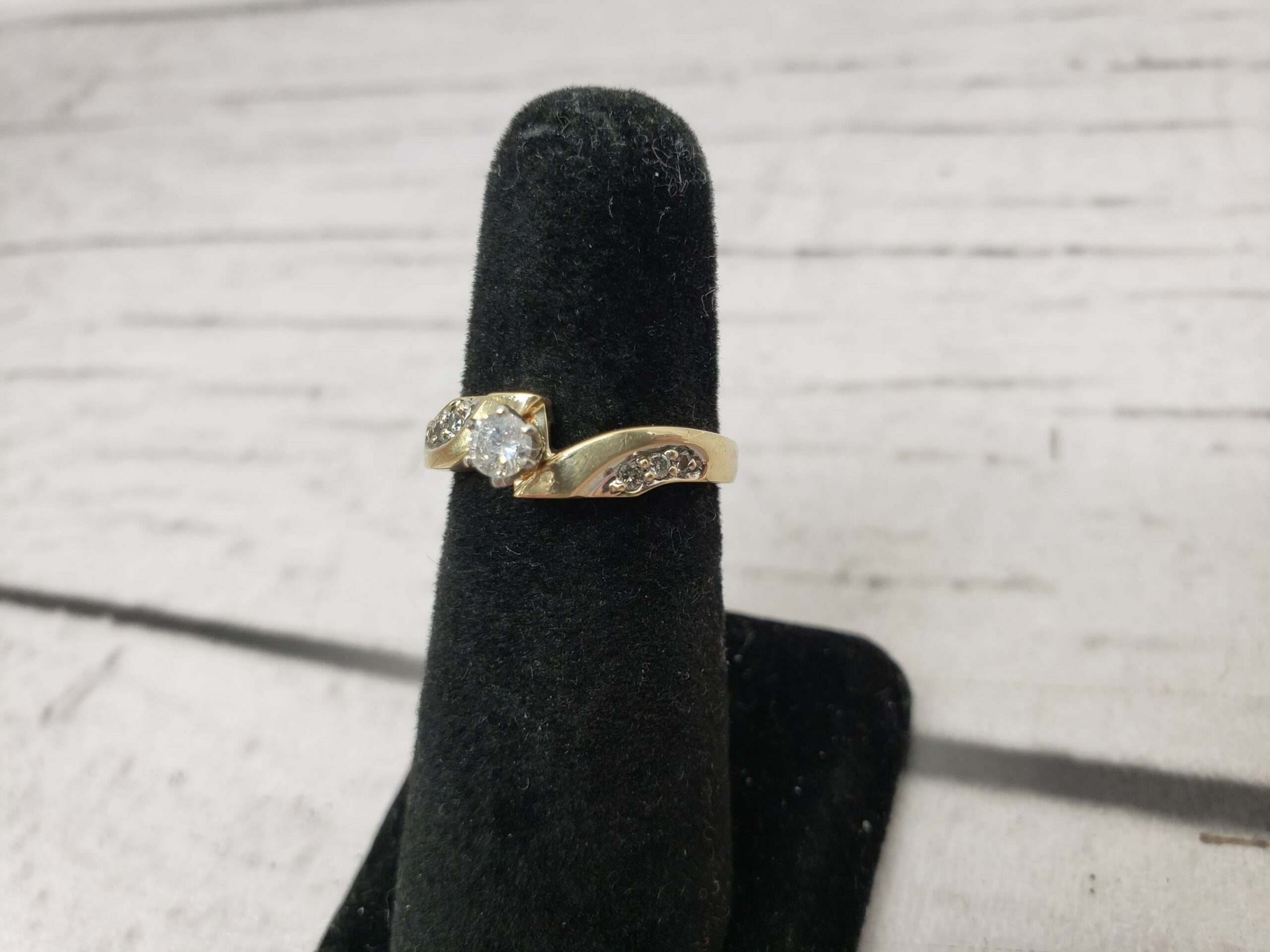 Ring YG Women Sz 6 2.5DWT 14k Yellow Gold, .2ct Round Cut Diamond