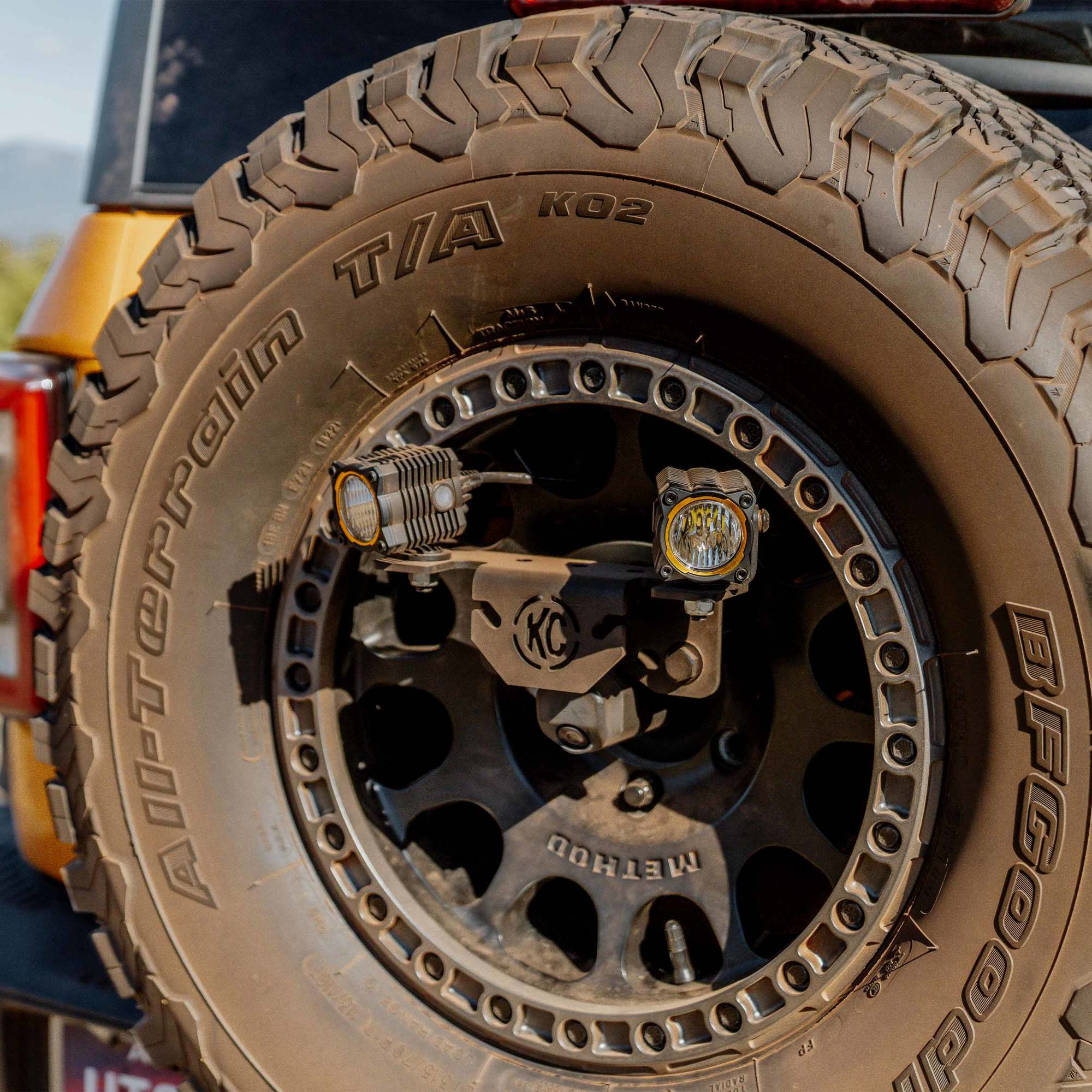 KC HiLiTES Spr Tir Carr (M14x1.5 Lug) - 18+ Jeep Wrangler JL /21+ Ford Bronco Raptor 7478