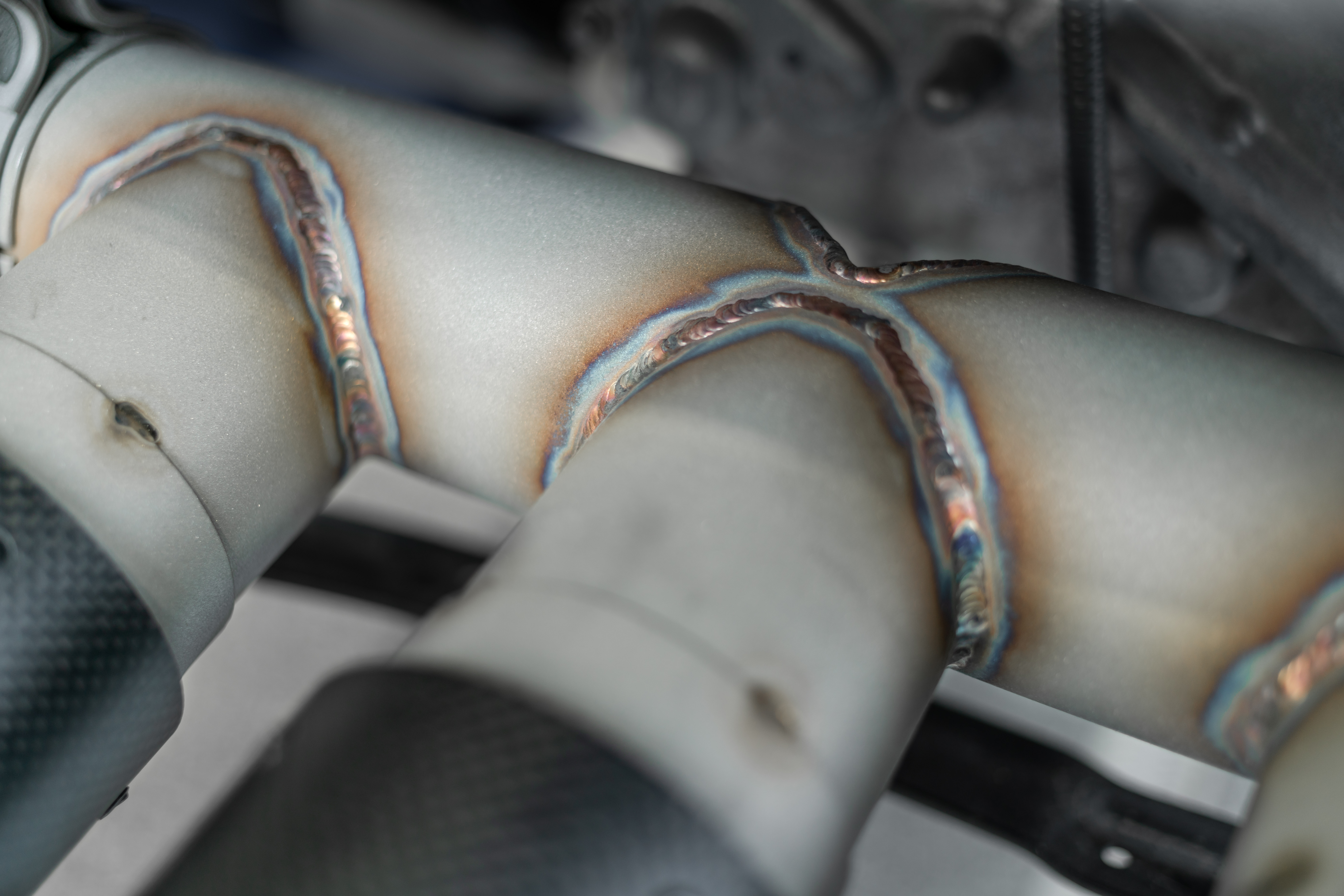 MBRP Exhaust 2.5in. Cat-Back. Triple Centre Rear Exit. Valve Delete. T304. CF Tips S49003CF