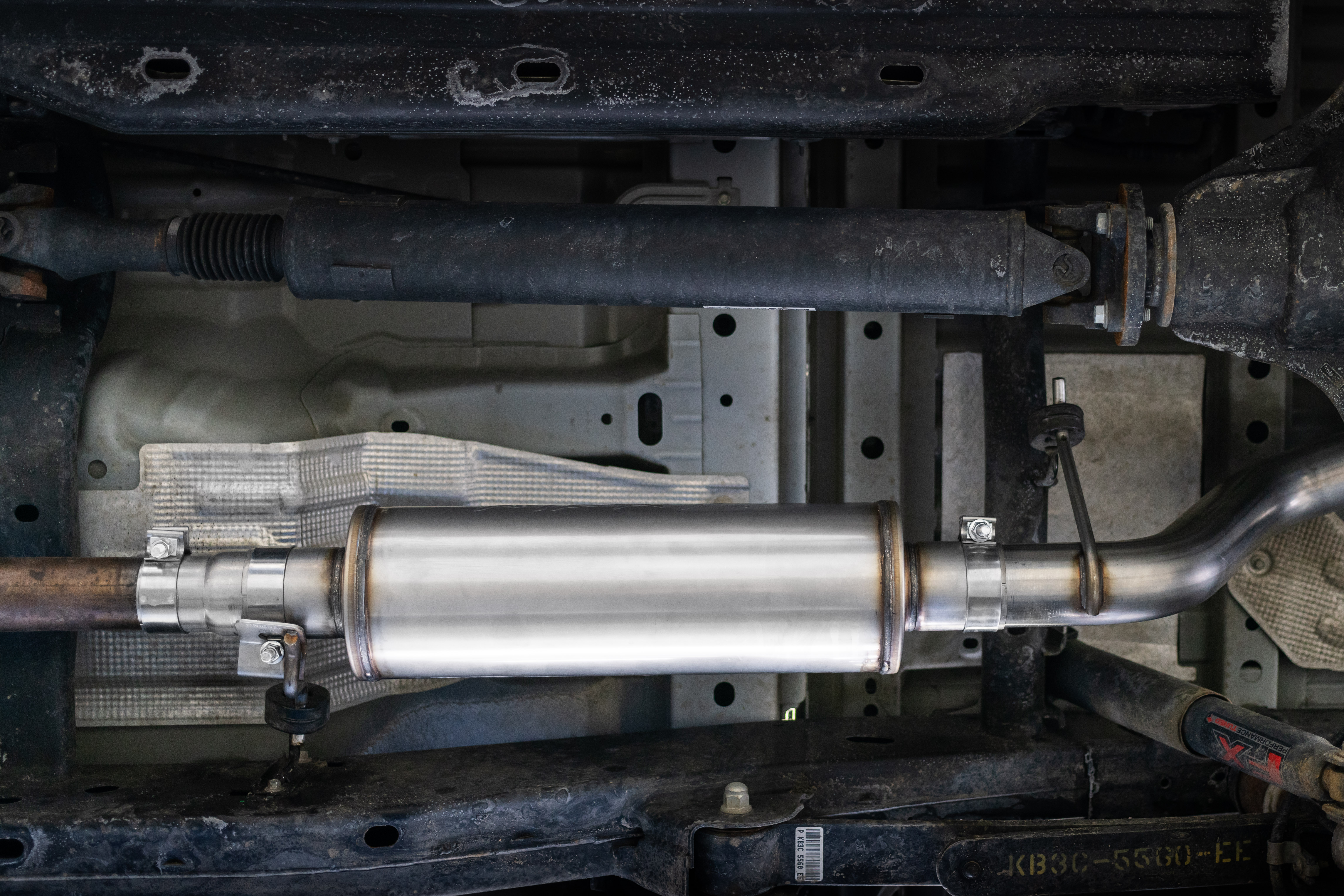 MBRP Exhaust 3in. Cat-Back. 2.5in. Dual Split Rear Exit. BLK S5223BLK