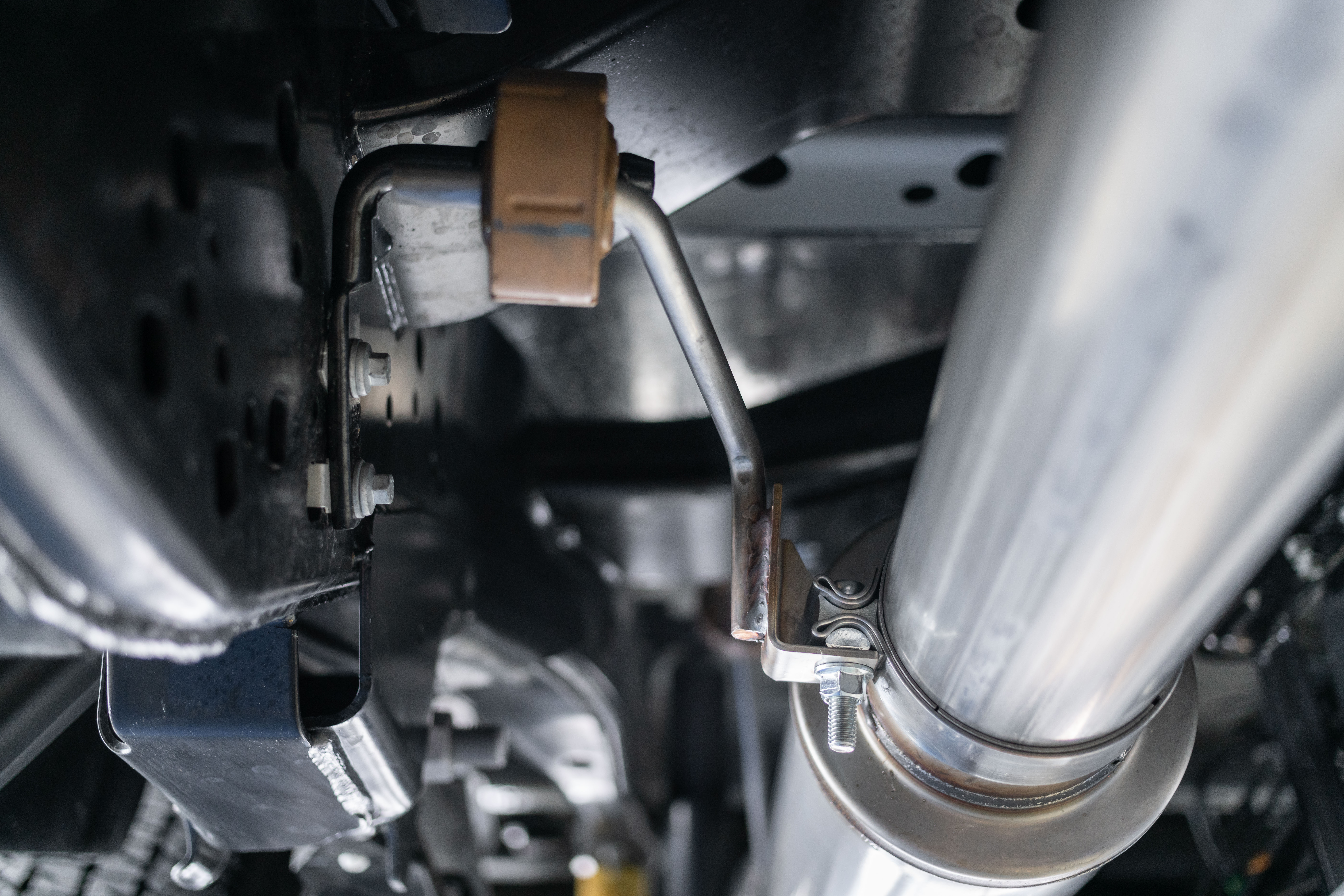 MBRP Exhaust 4in. Resonator-Back. Single Side Exit. Street Version. BLK S5247BLK