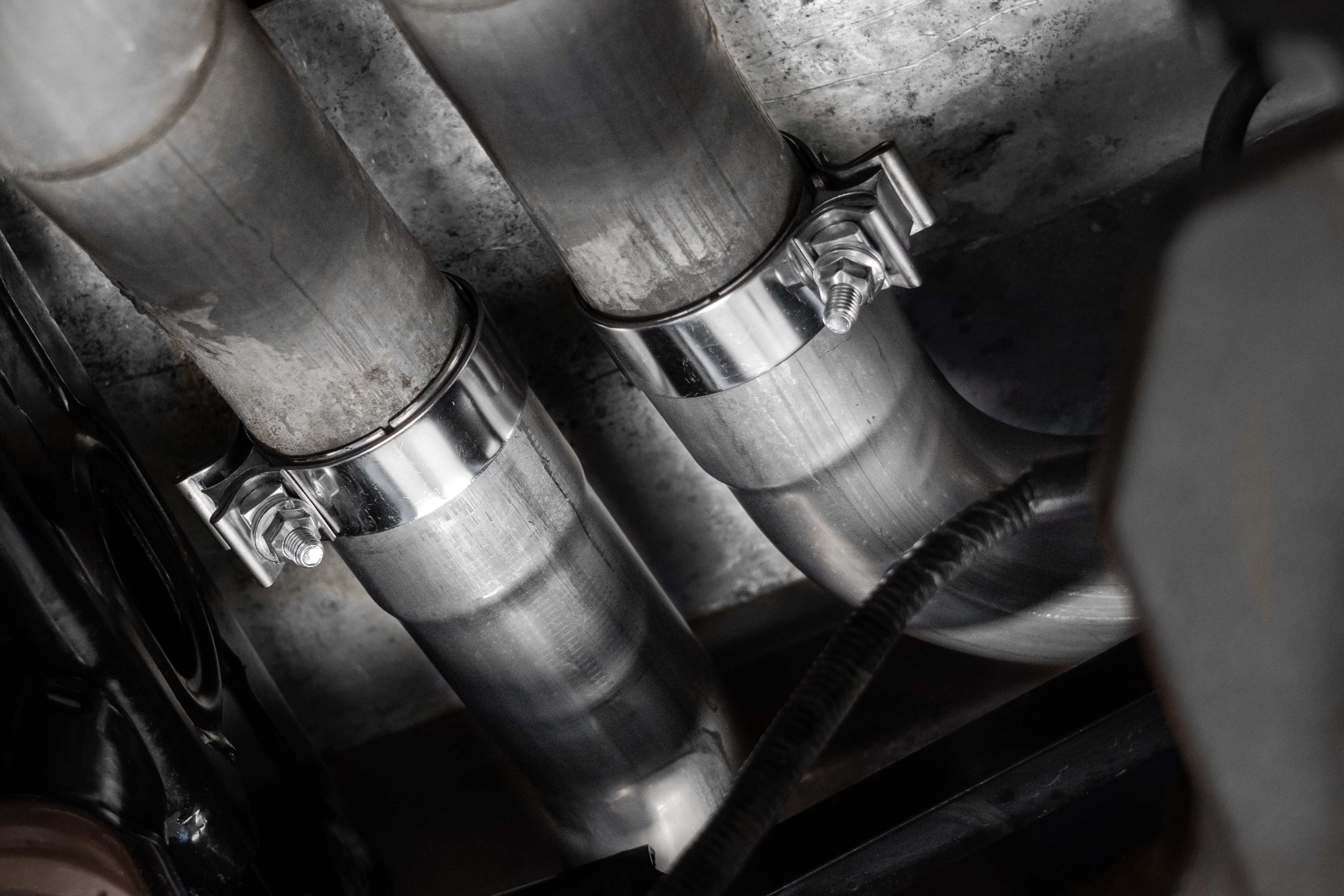 MBRP Exhaust 3in. Axle-Back. Dual Rear Exit. T304. CF Tips S52663CF