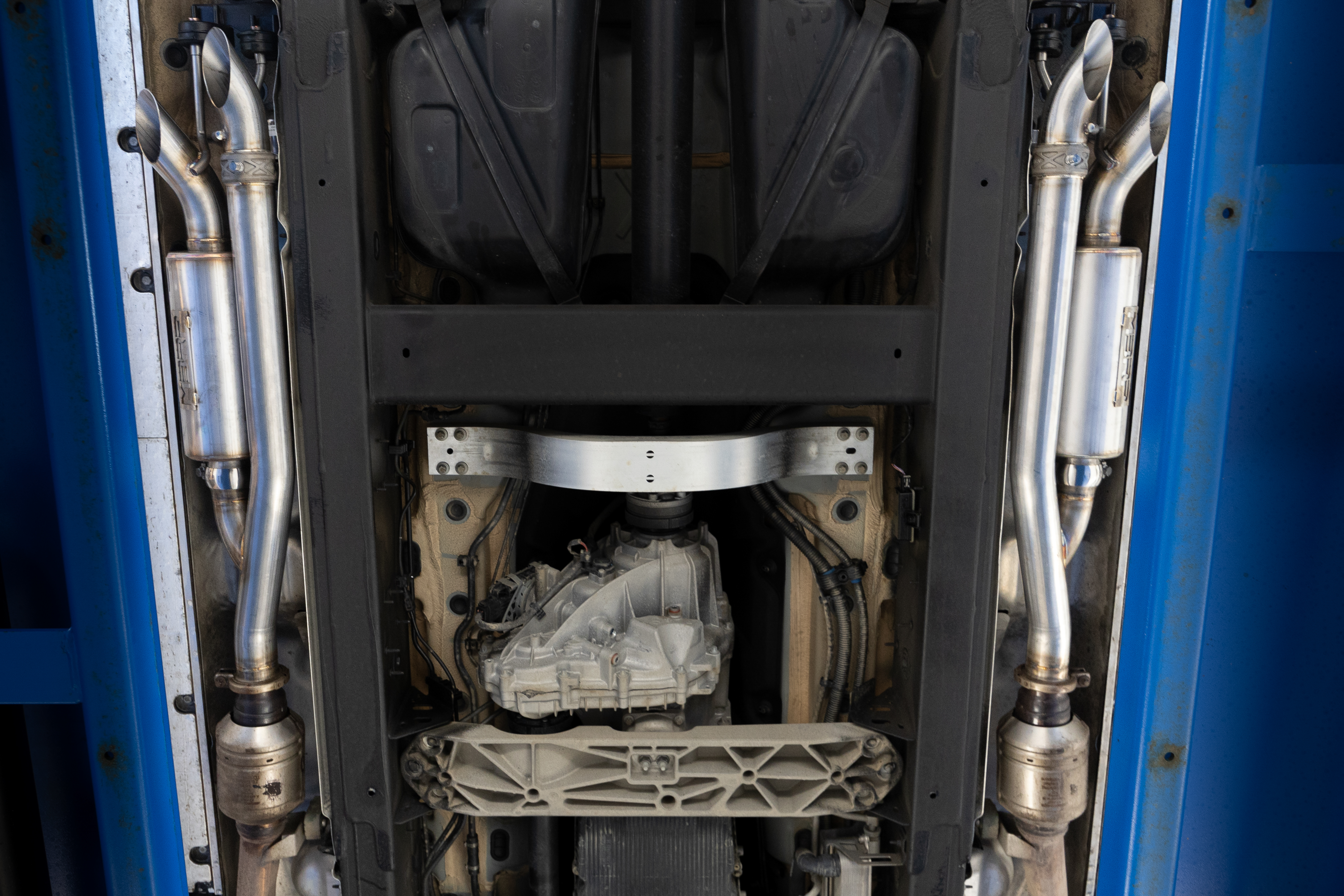 MBRP Exhaust 2.5in. Pre-Axle Cat-Back. Dual Split Side. Quad Outlet. Active S5601304