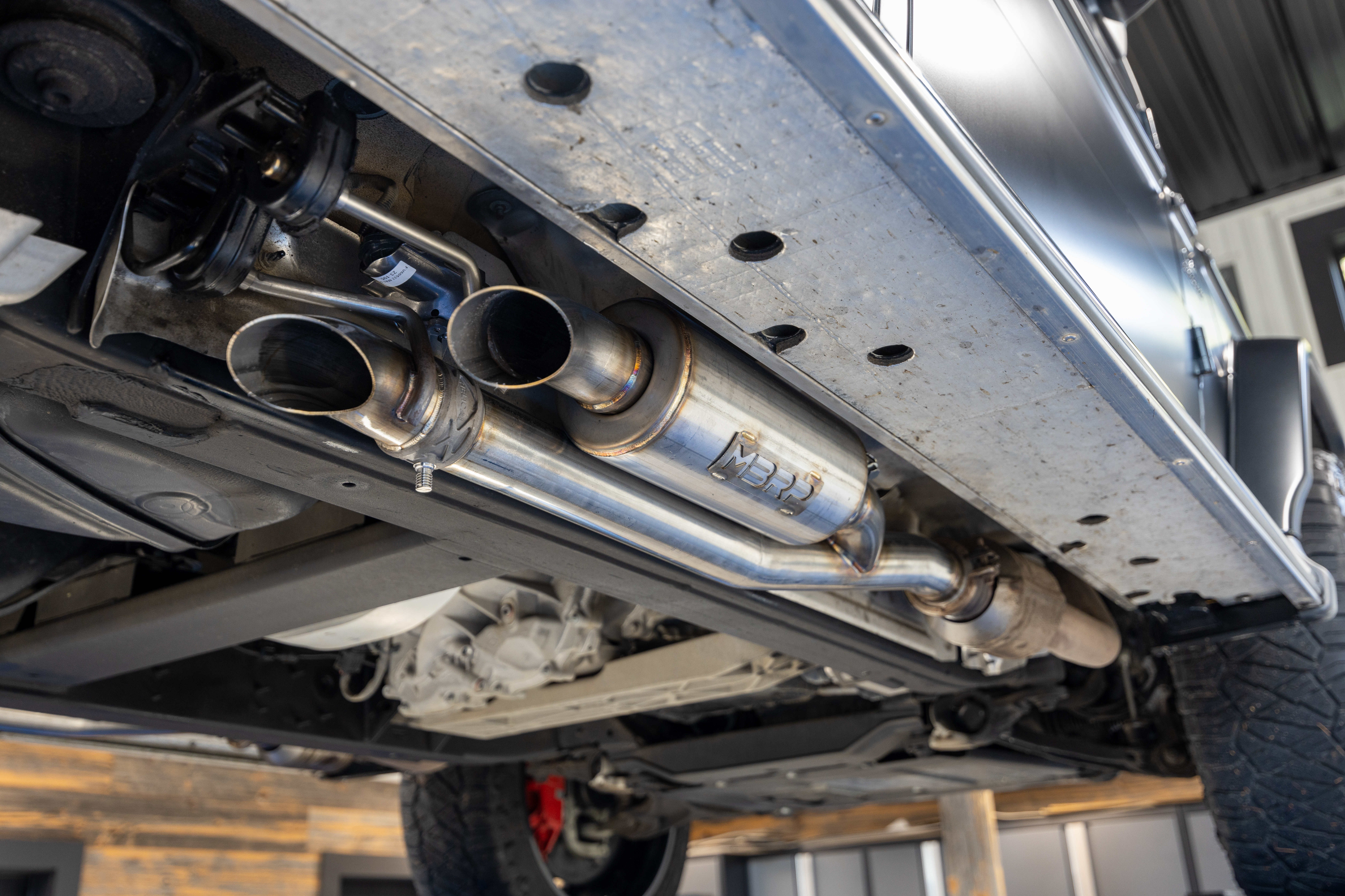 MBRP Exhaust 2.5in. Pre-Axle Cat-Back. Dual Split Side. Quad Outlet. Active S5601304
