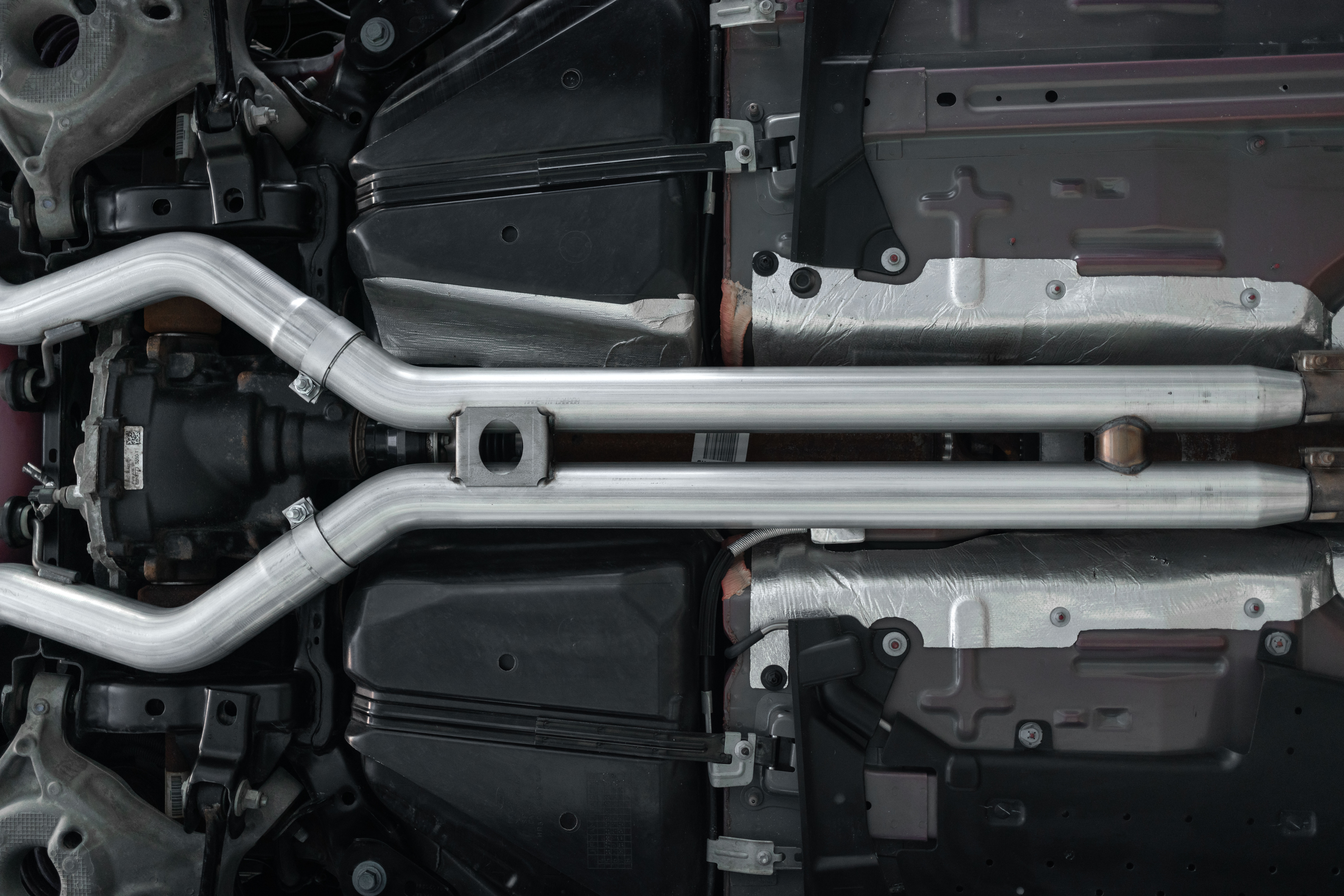 MBRP Exhaust 3in. Cat-Back. Dual Rear Exit. Quad Carbon Tips. Race Version. T304 S72073CF