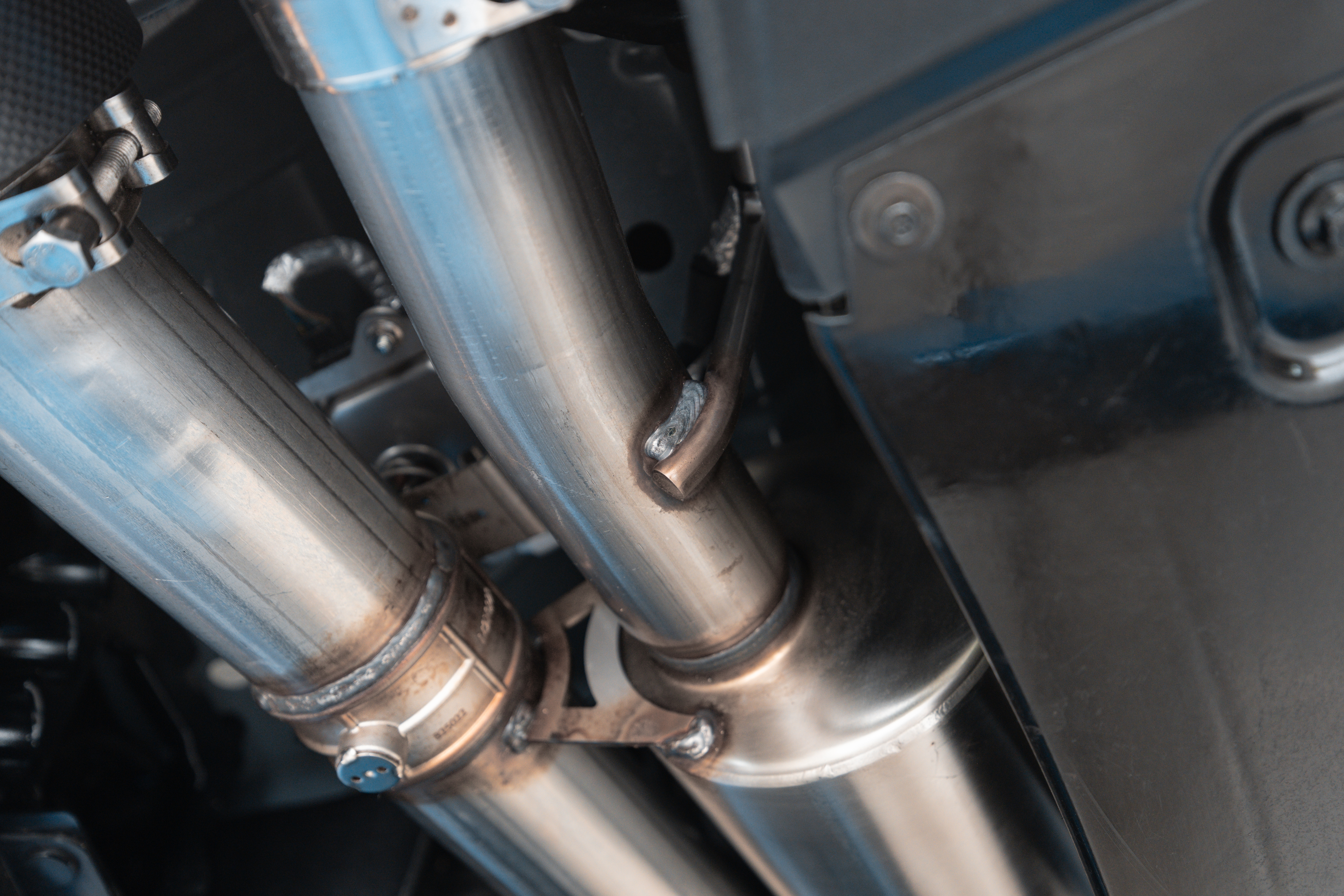 MBRP Exhaust MBRP 3in Cat-Back, Quad Rear Exit,T304, Quad CF Tips, Active Exhaust. S72843CF