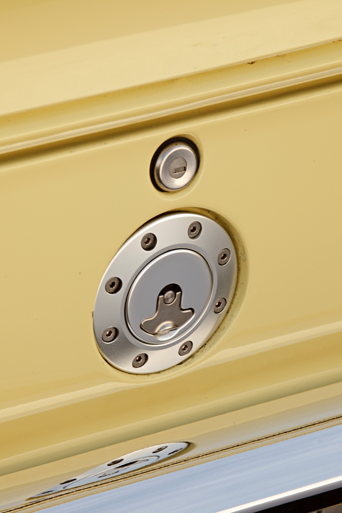 Ridetech Billet aluminum gas cap for 1967-1968 Camaro, locking, anodized Silver. 81000032