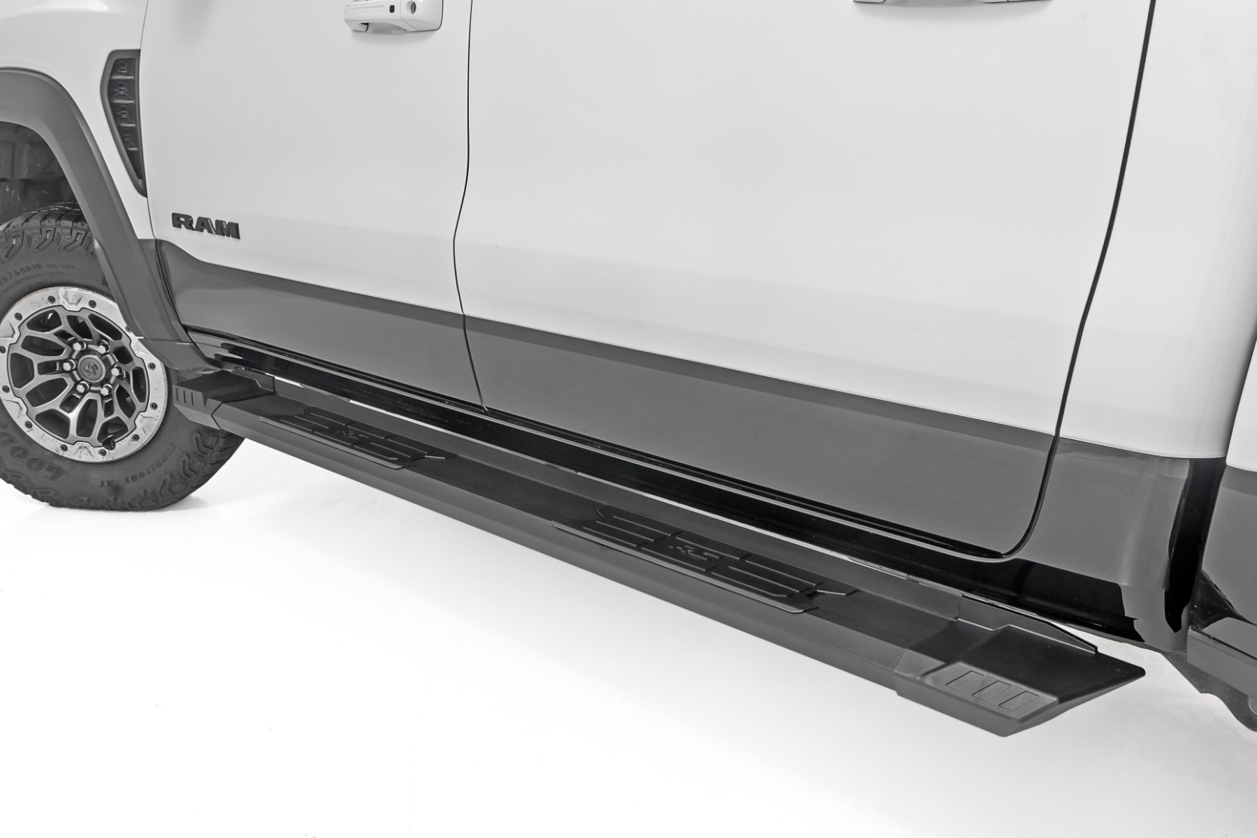Rough Country HD2 Aluminum Running Boards SRB01950A