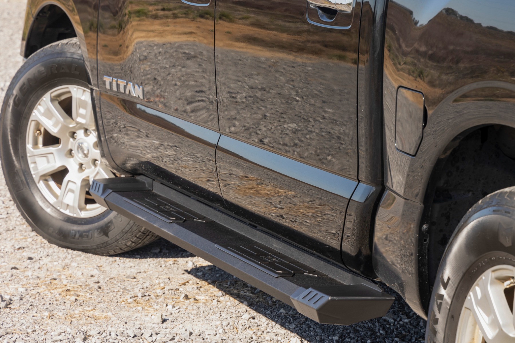 Rough Country HD2 Aluminum Running Boards SRB041785A