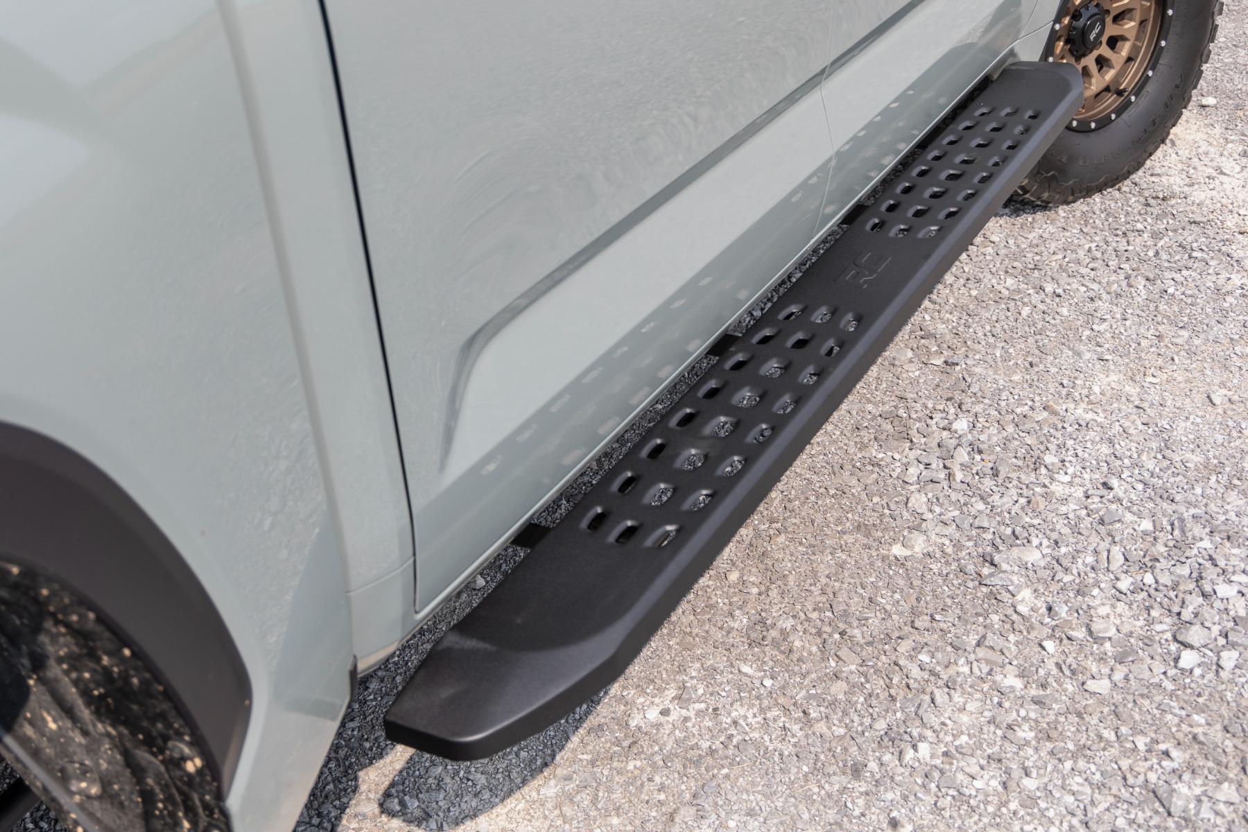 Rough Country RPT2 Running Board 44007