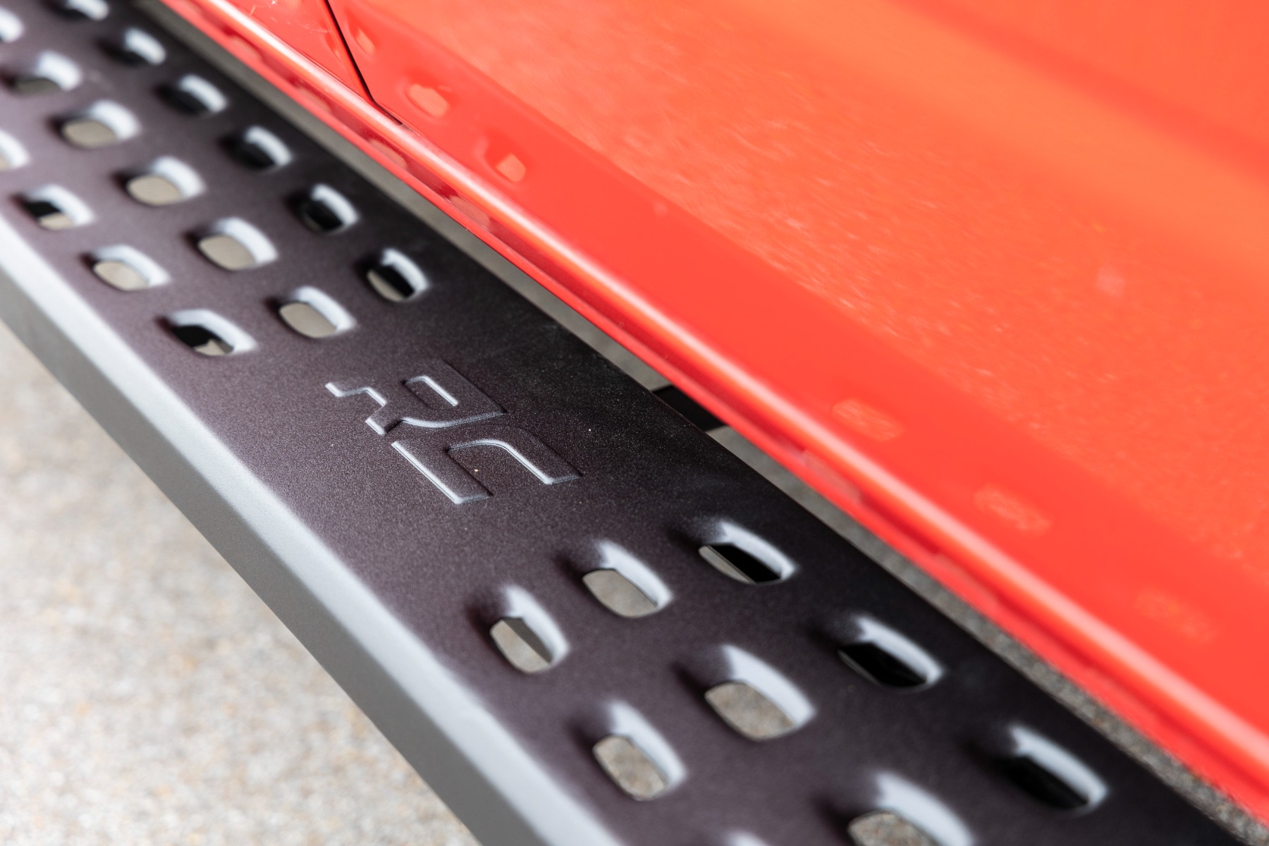 Rough Country RPT2 Running Boards 44003