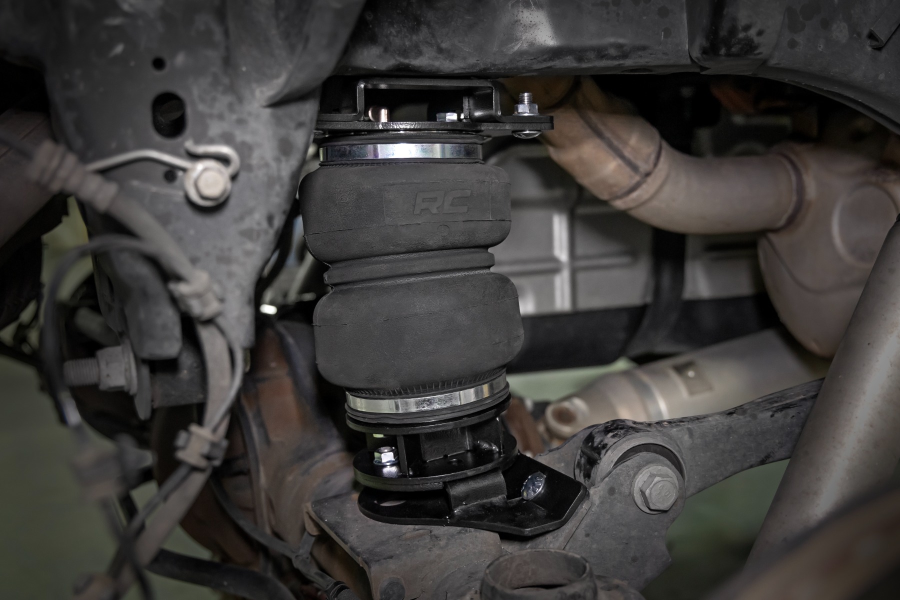 Rough Country Air Spring Kit w/compressor 100356C