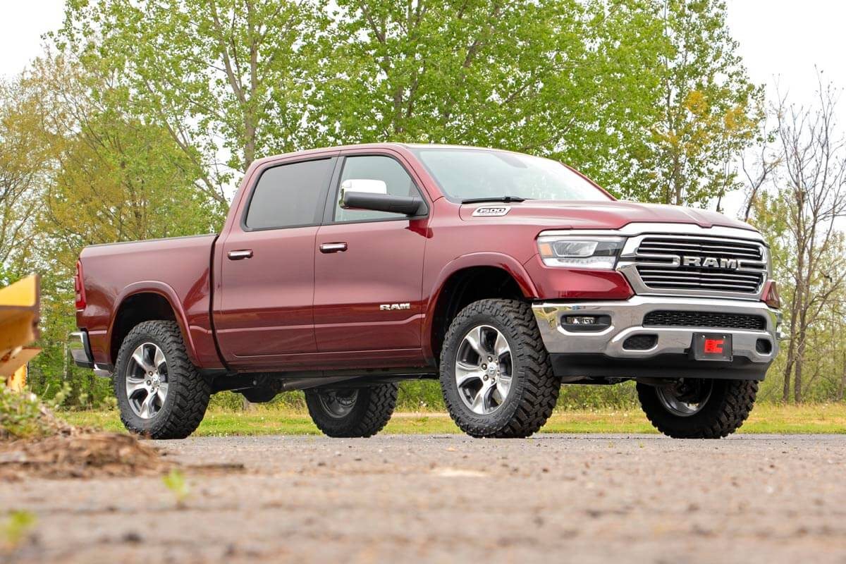 Rough Country 3.5 Inch Lift Kit 31440RED