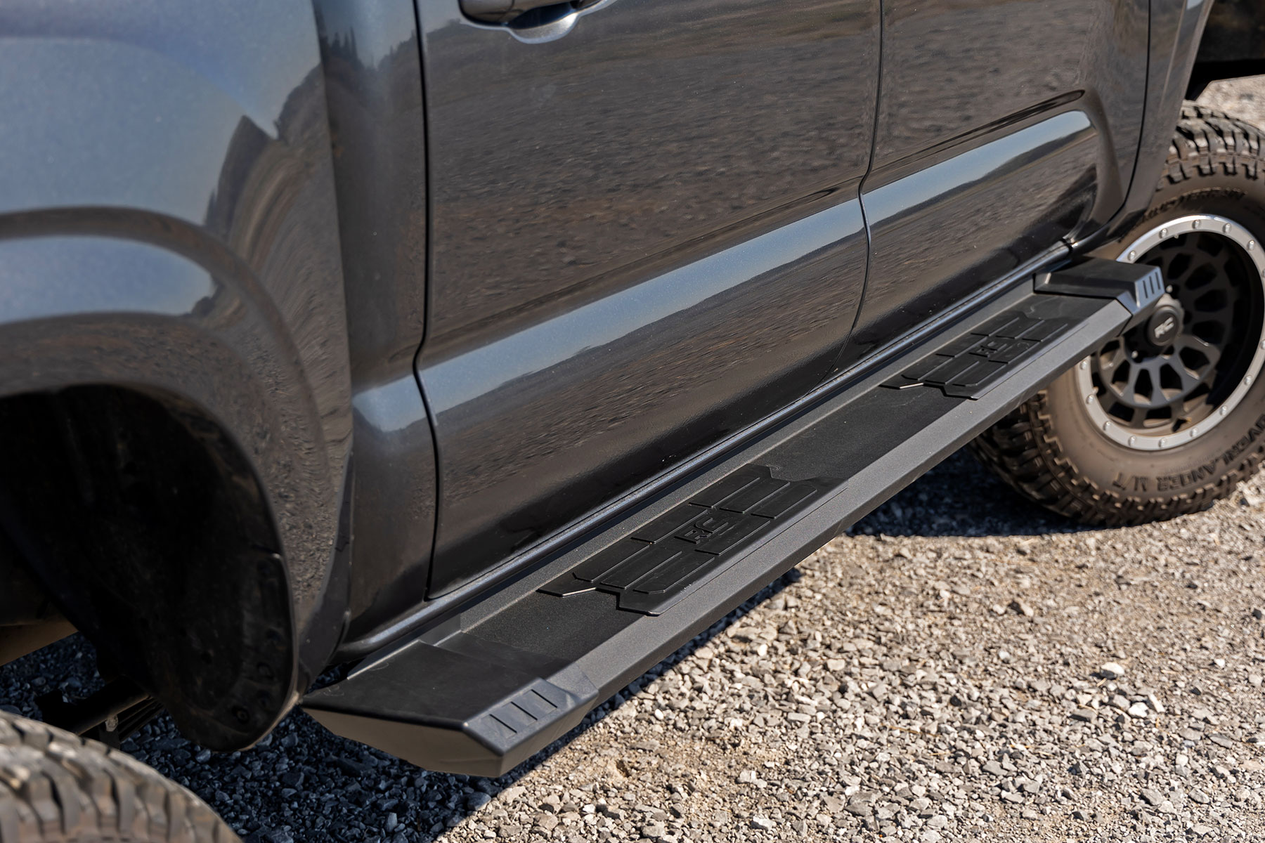 Rough Country HD2 Aluminum Running Boards SRB051785A