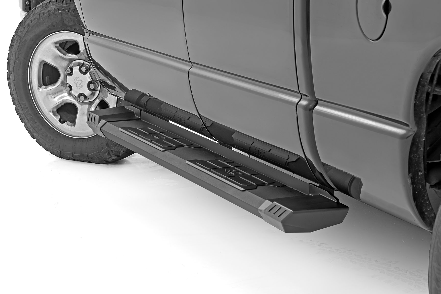 Rough Country HD2 Aluminum Running Boards SRB020877A