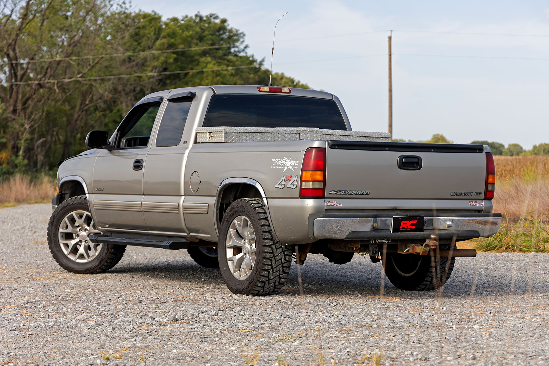 Rough Country HD2 Aluminum Running Boards SRB990677A