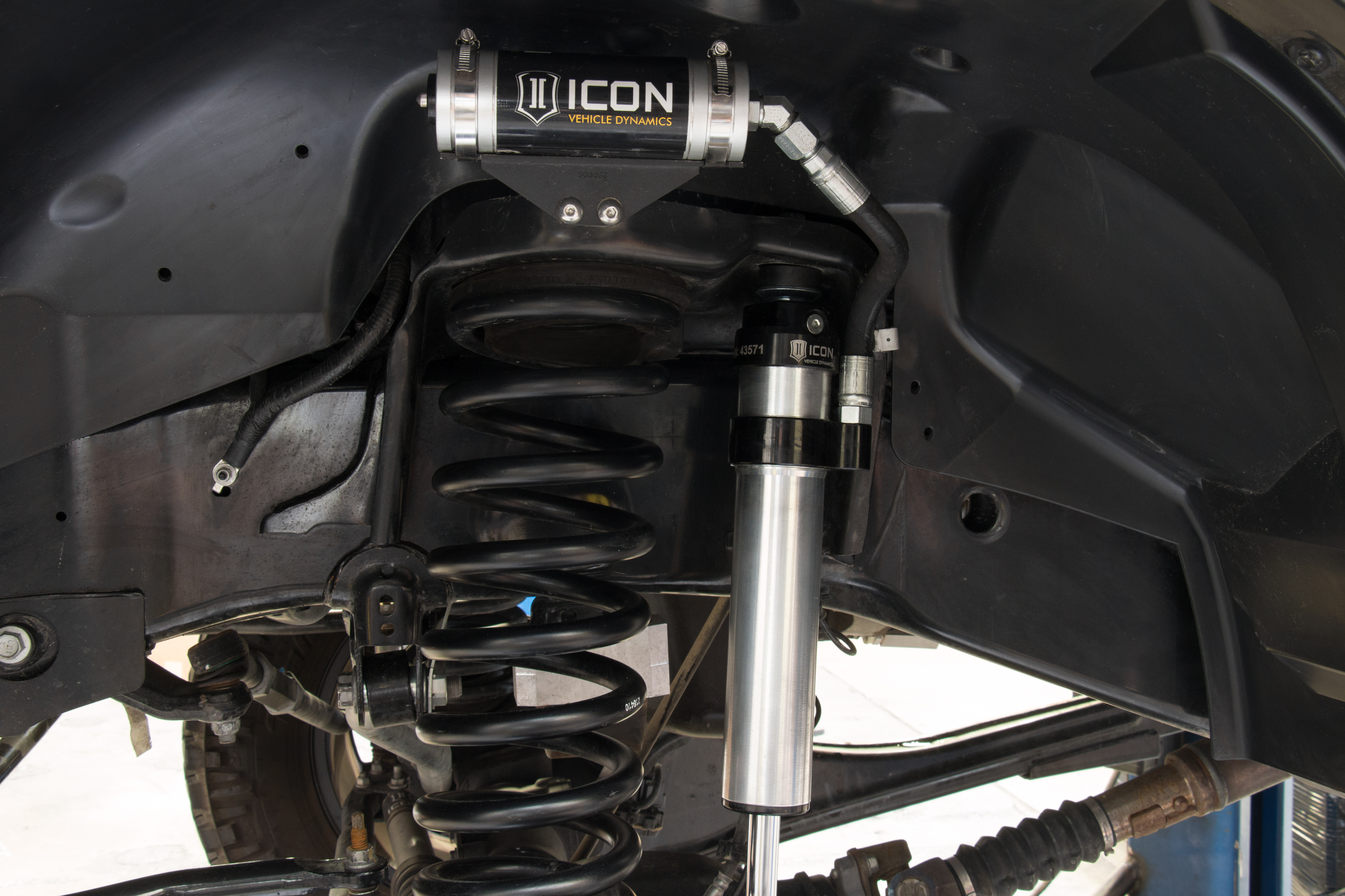 ICON Vehicle Dynamics 14-UP RAM 2500 4WD 2.5" STAGE 3 SUSPENSION SYSTEM K212543