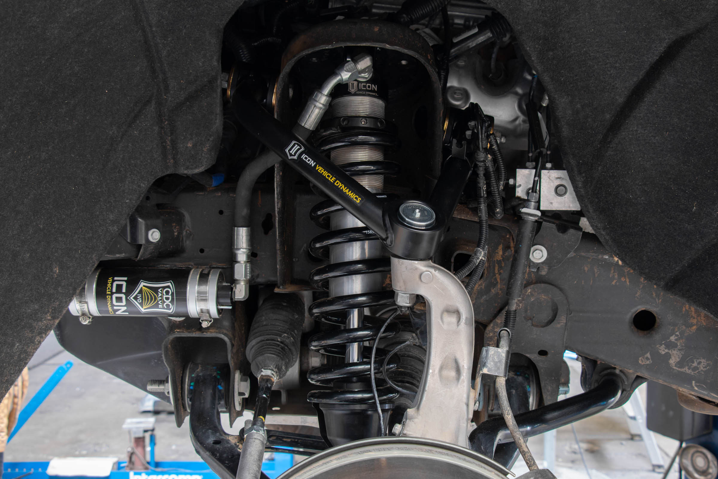 ICON Vehicle Dynamics 19-23 GM 1500 EXT TRAVEL 2.5 VS RR COILOVER KIT 71656