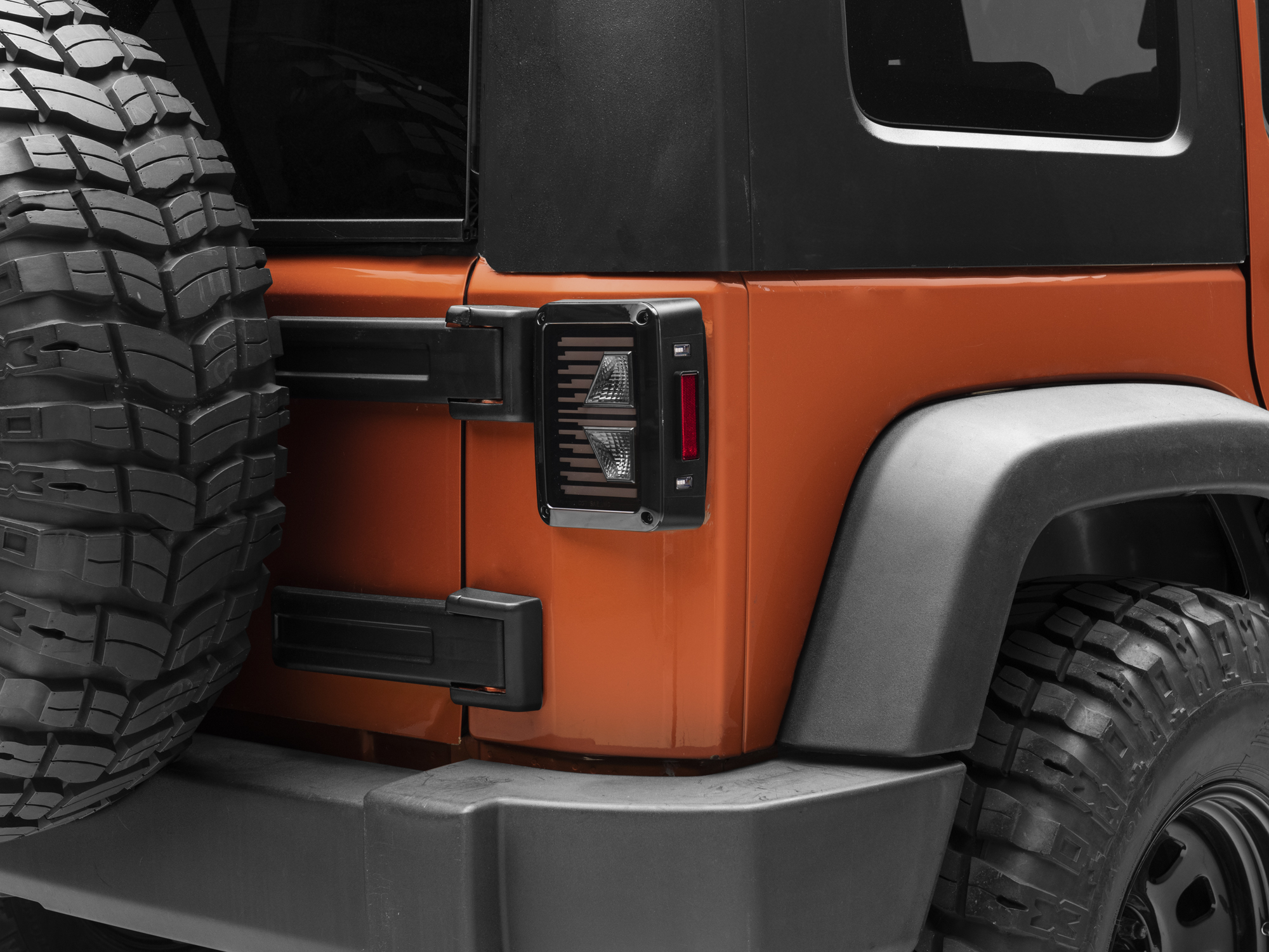 Raxiom Smoked Lens J130808