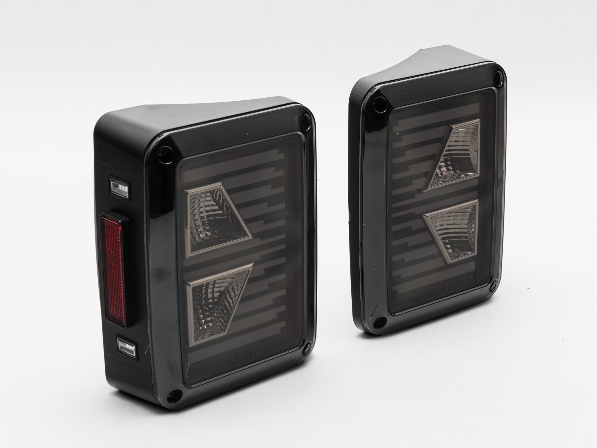 Raxiom Smoked Lens J130808