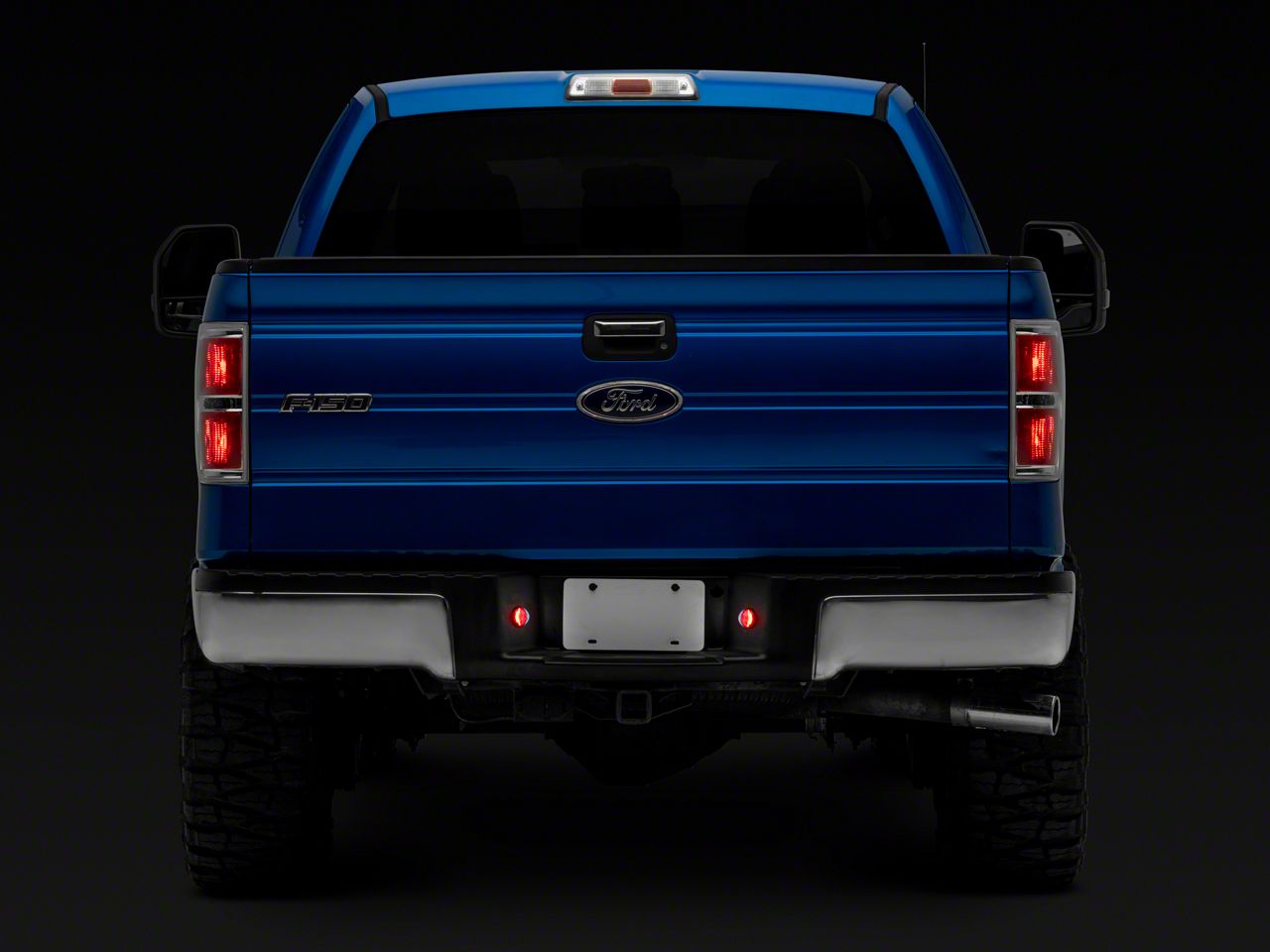 Raxiom Red and White T557361