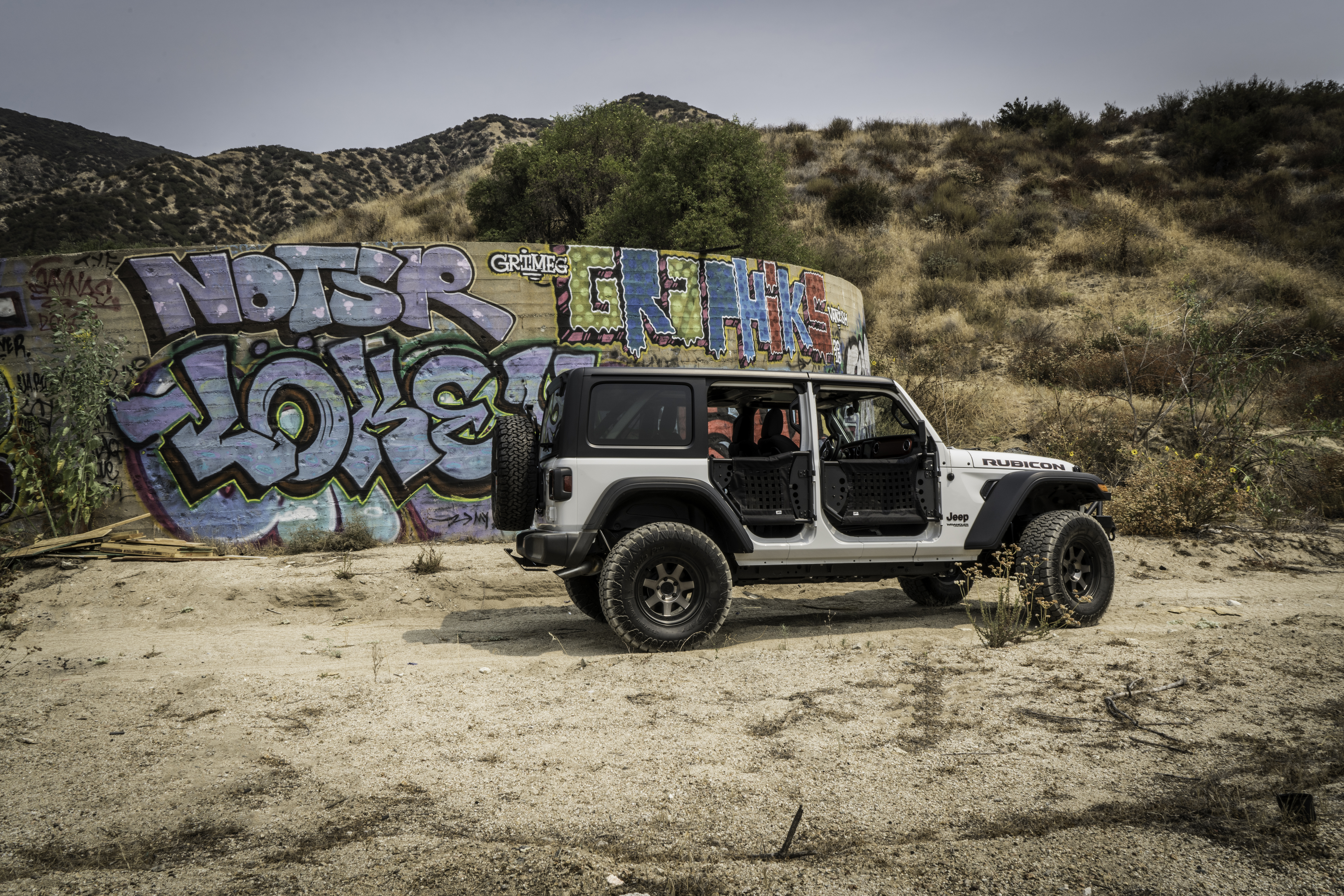 Body Armor 4x4 Traildoors, Front, Pair JL-6149