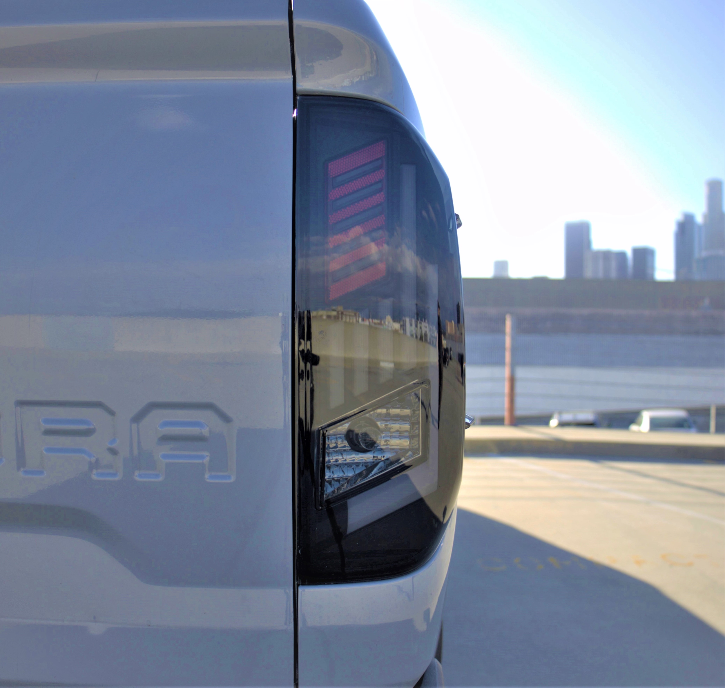 Winjet RENEGADE TAIL LIGHTS CTRNG0667-BS-SQ