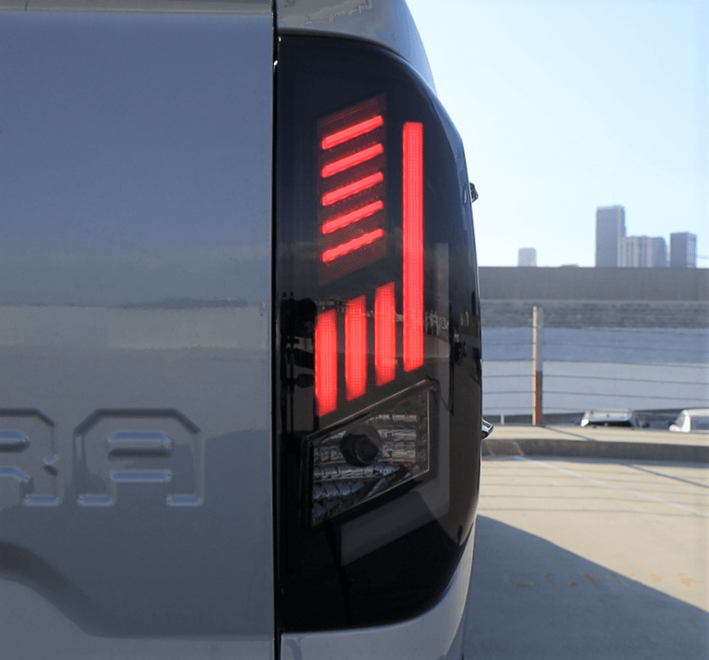 Winjet RENEGADE TAIL LIGHTS CTRNG0667-BS-SQ