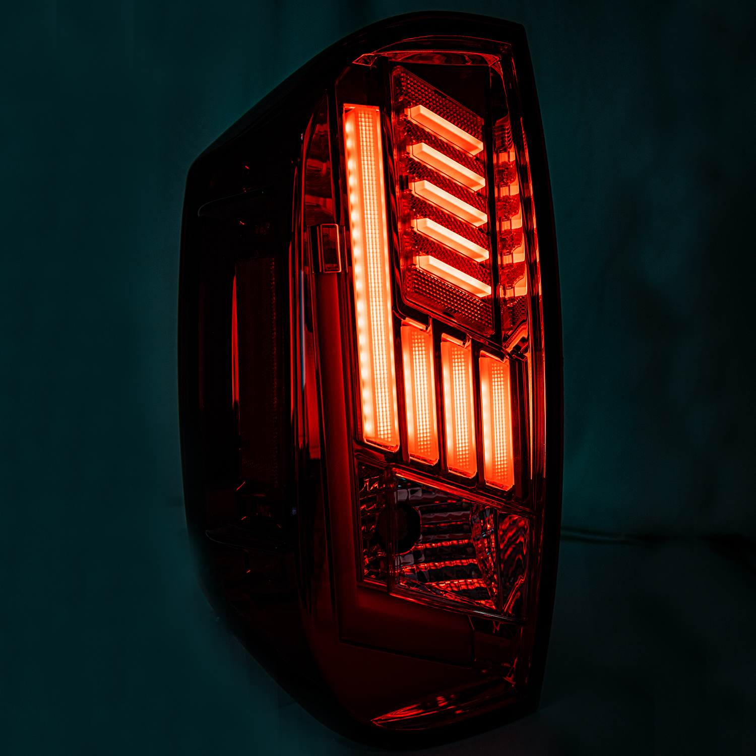 Winjet RENEGADE TAIL LIGHTS CTRNG0667-CR-SQ